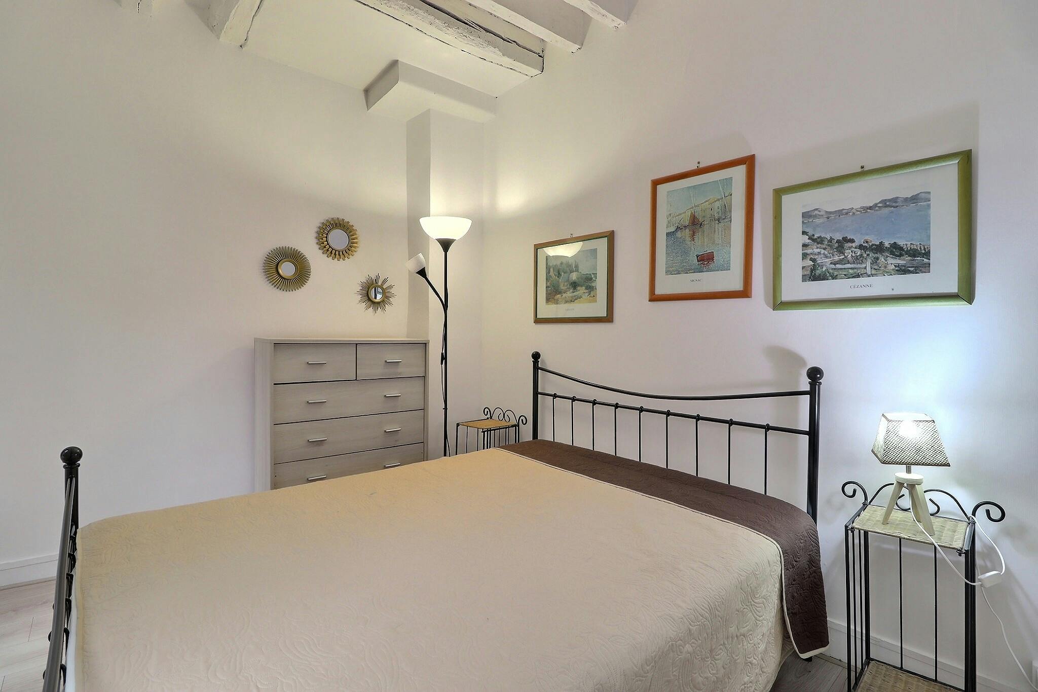 1-Bedroom Apartment in Rue Descartes, Paris (1730758) ROOM 1