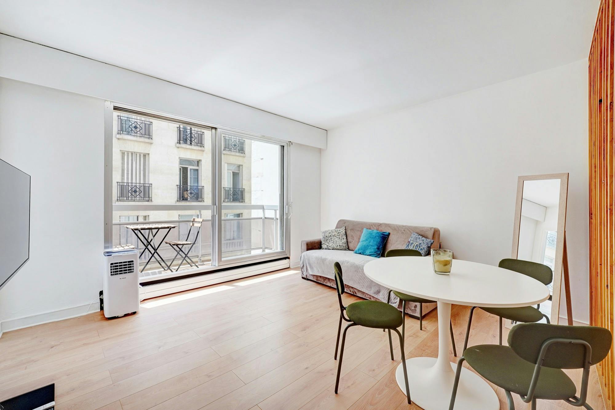 1-Bedroom Apartment in Rue Nicolo, Paris (1730760) ROOM