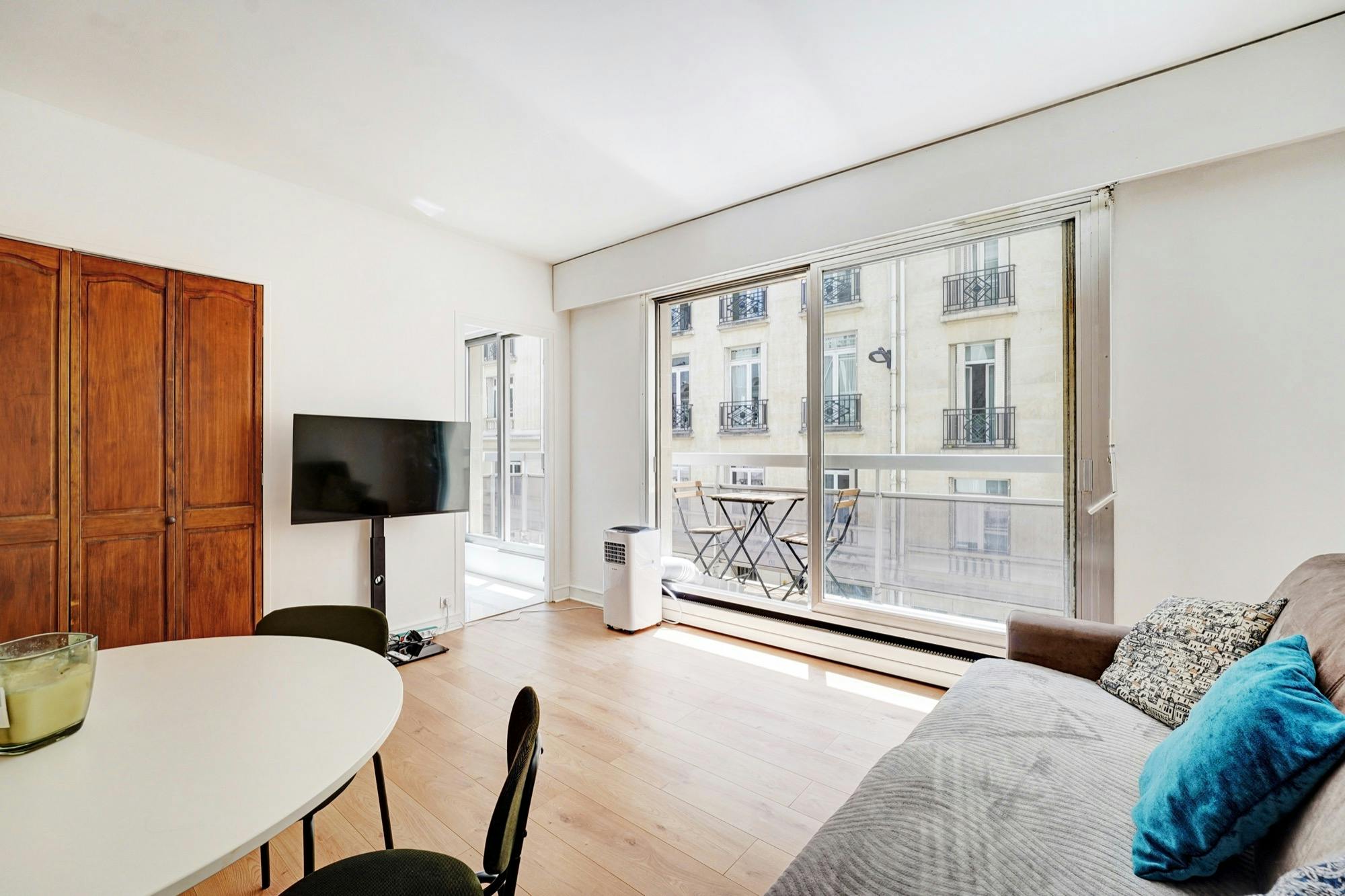 1-Bedroom Apartment in Rue Nicolo, Paris (1730760) ROOM 2