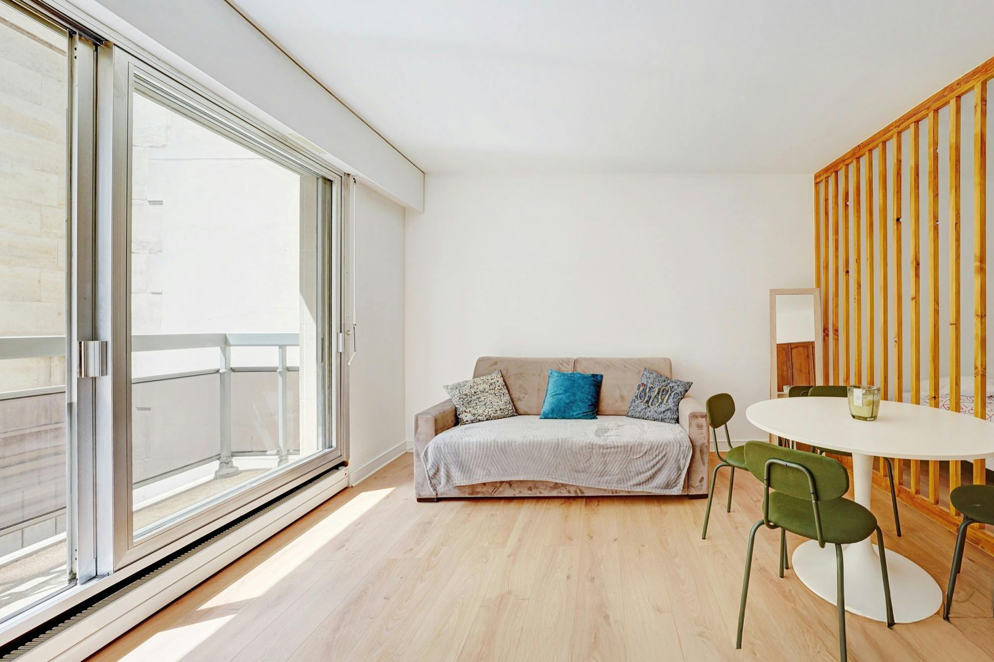 1-Bedroom Apartment in Rue Nicolo, Paris (1730760) ROOM 1