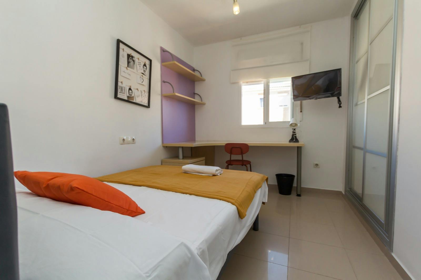 Private room in Calle Acanto, Málaga (1730770) ROOM