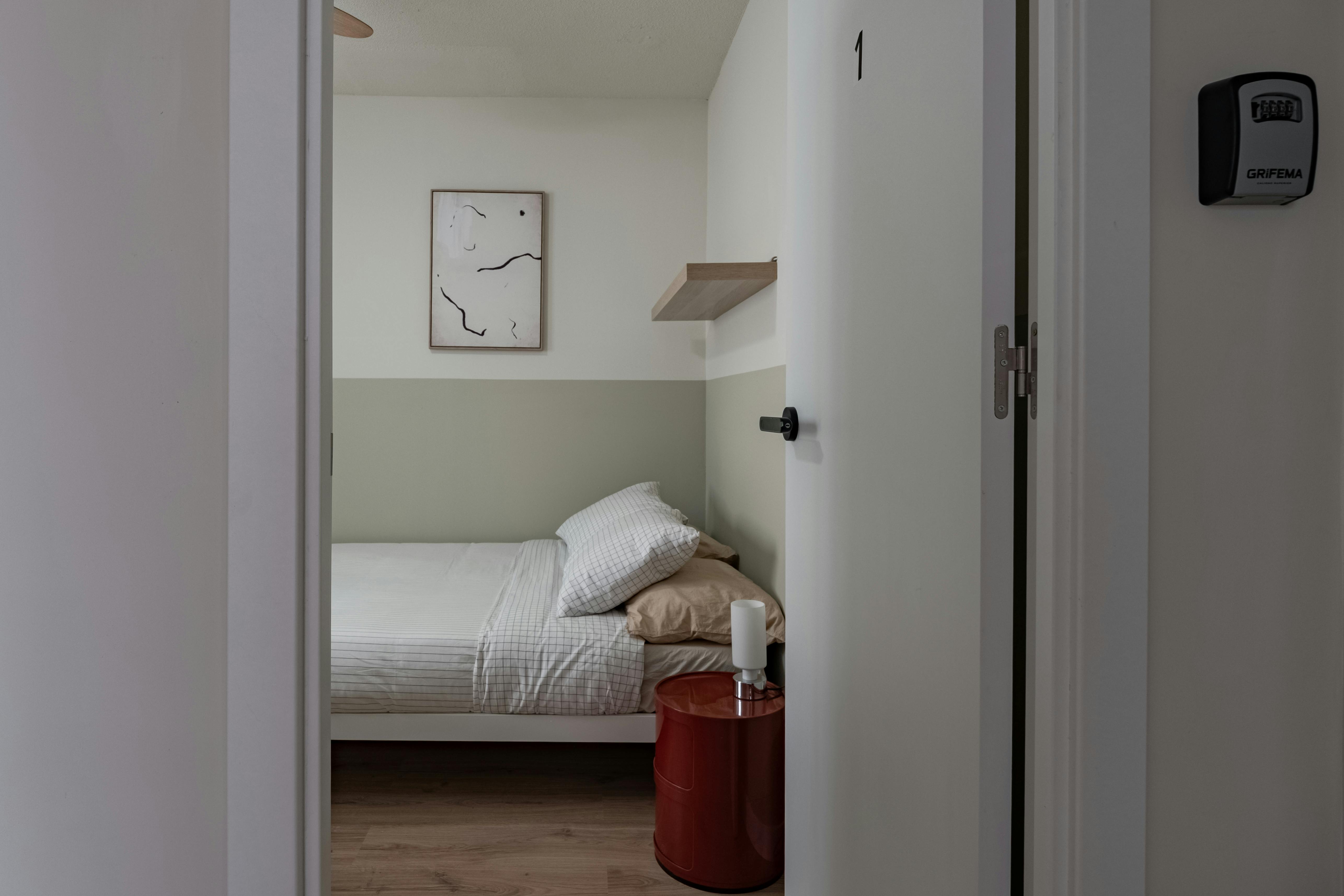 Private room in Calle de Francisco Escolano, Alicante (1730862) room image 1