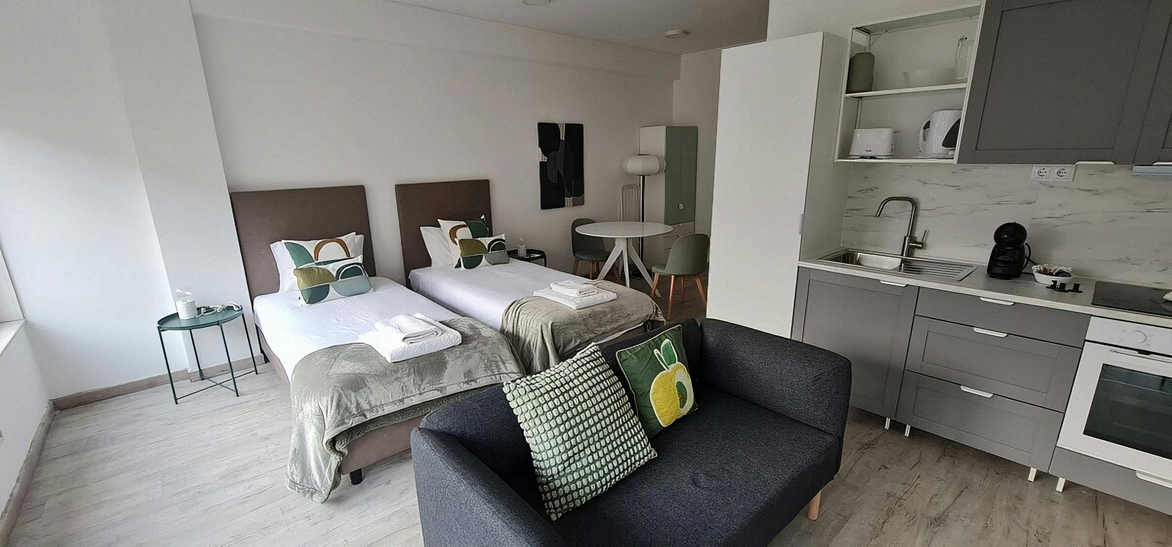 Studio for rent for €900 per month in Porto, Rua da Constituição