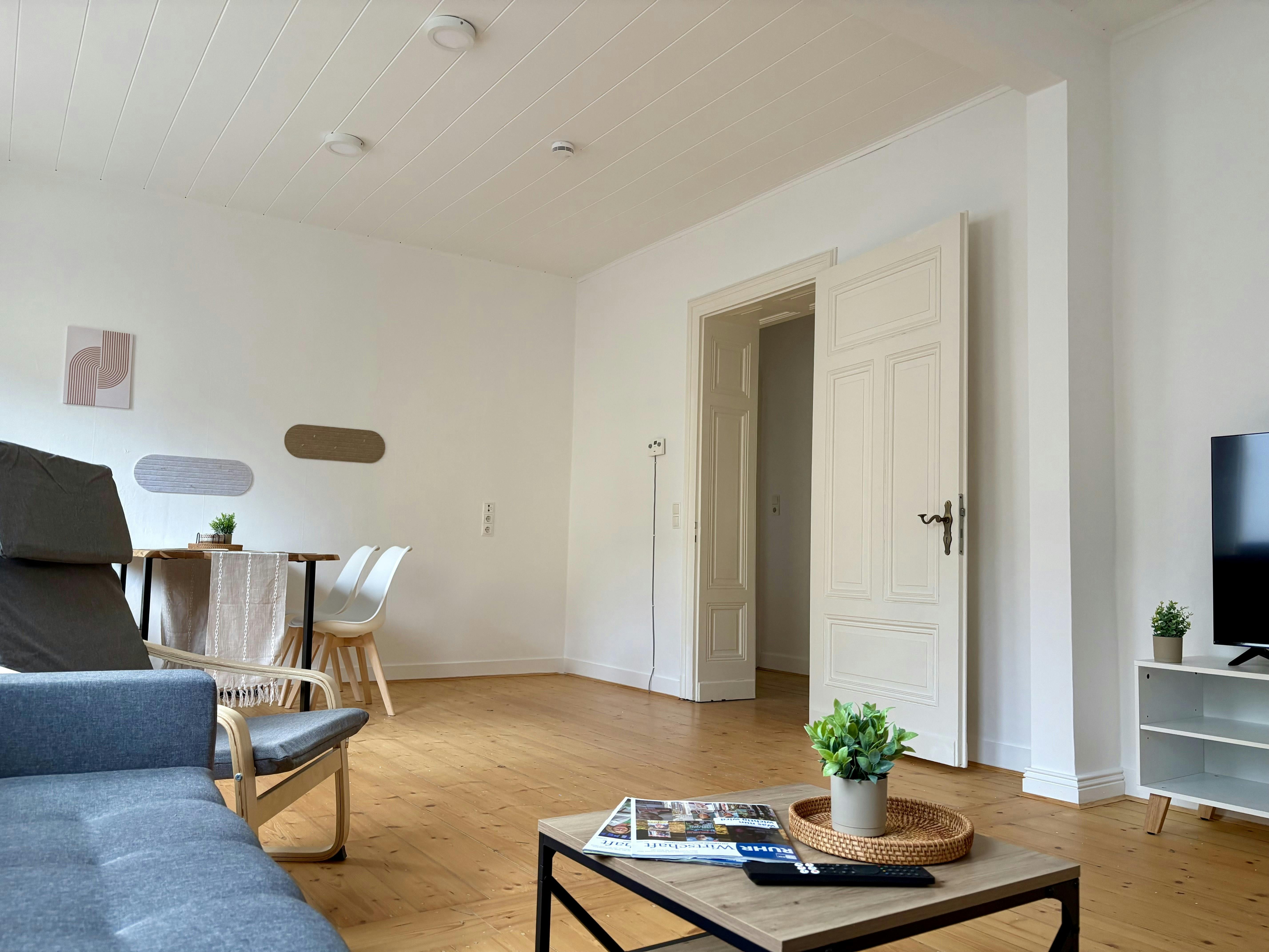 Apartment for rent for €2,300 per month in Holzwickede, Josefstraße