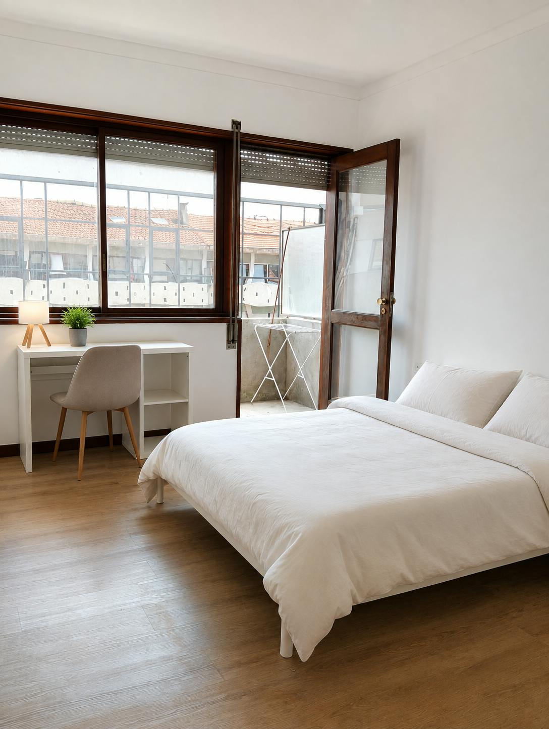 WG-Zimmer zu mieten für 550 € pro Monat in Porto, Rua de São Brás