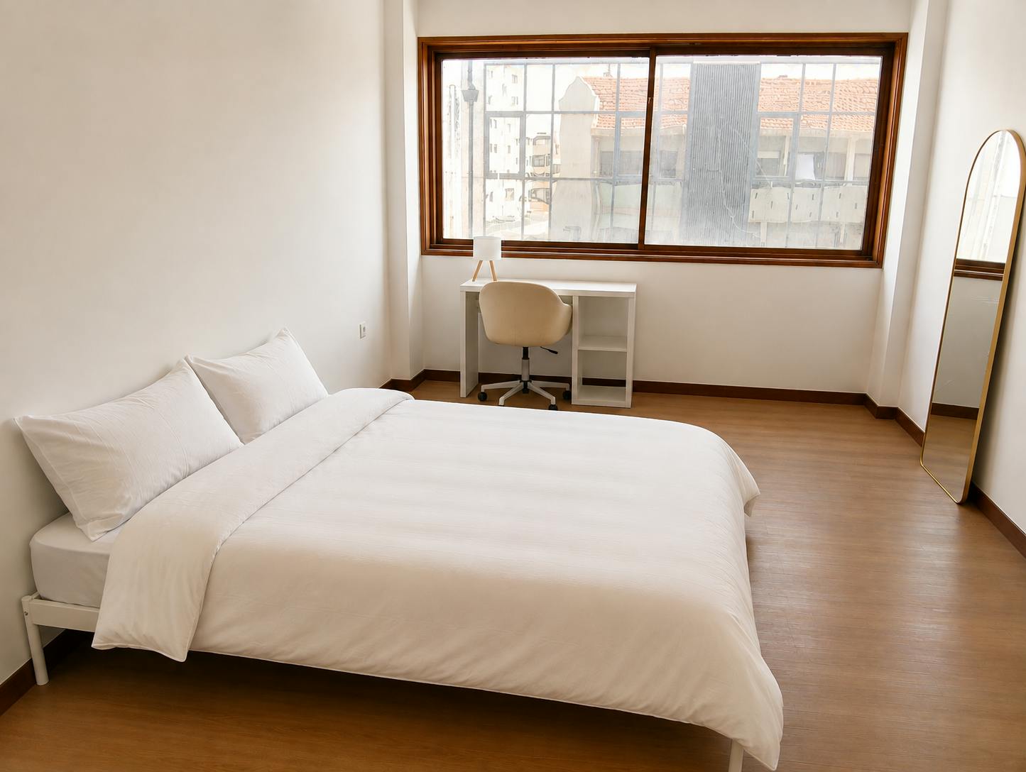 WG-Zimmer zu mieten für 550 € pro Monat in Porto, Rua de São Brás