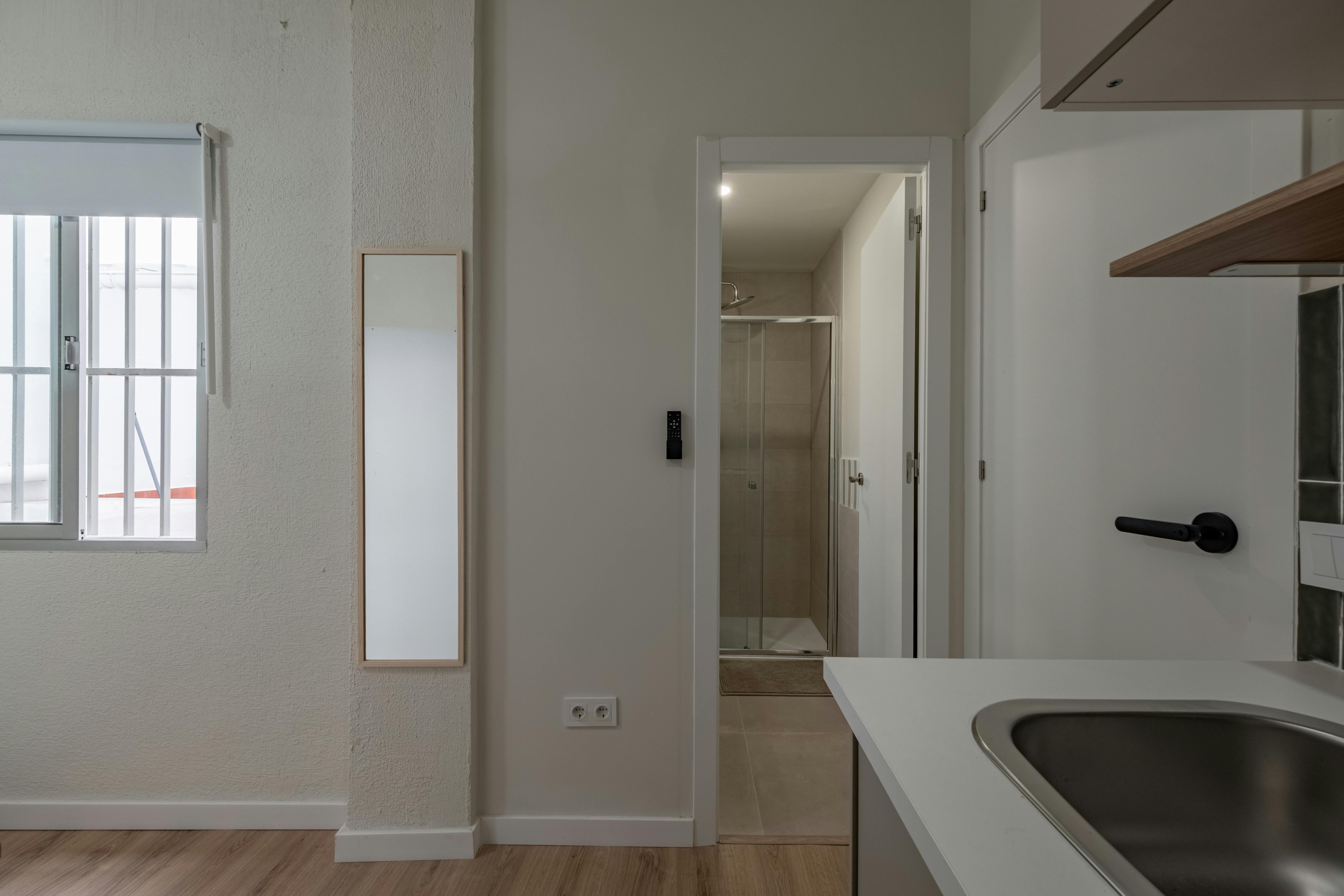 Private room in Calle de Francisco Escolano, Alicante (1731019) room image 7