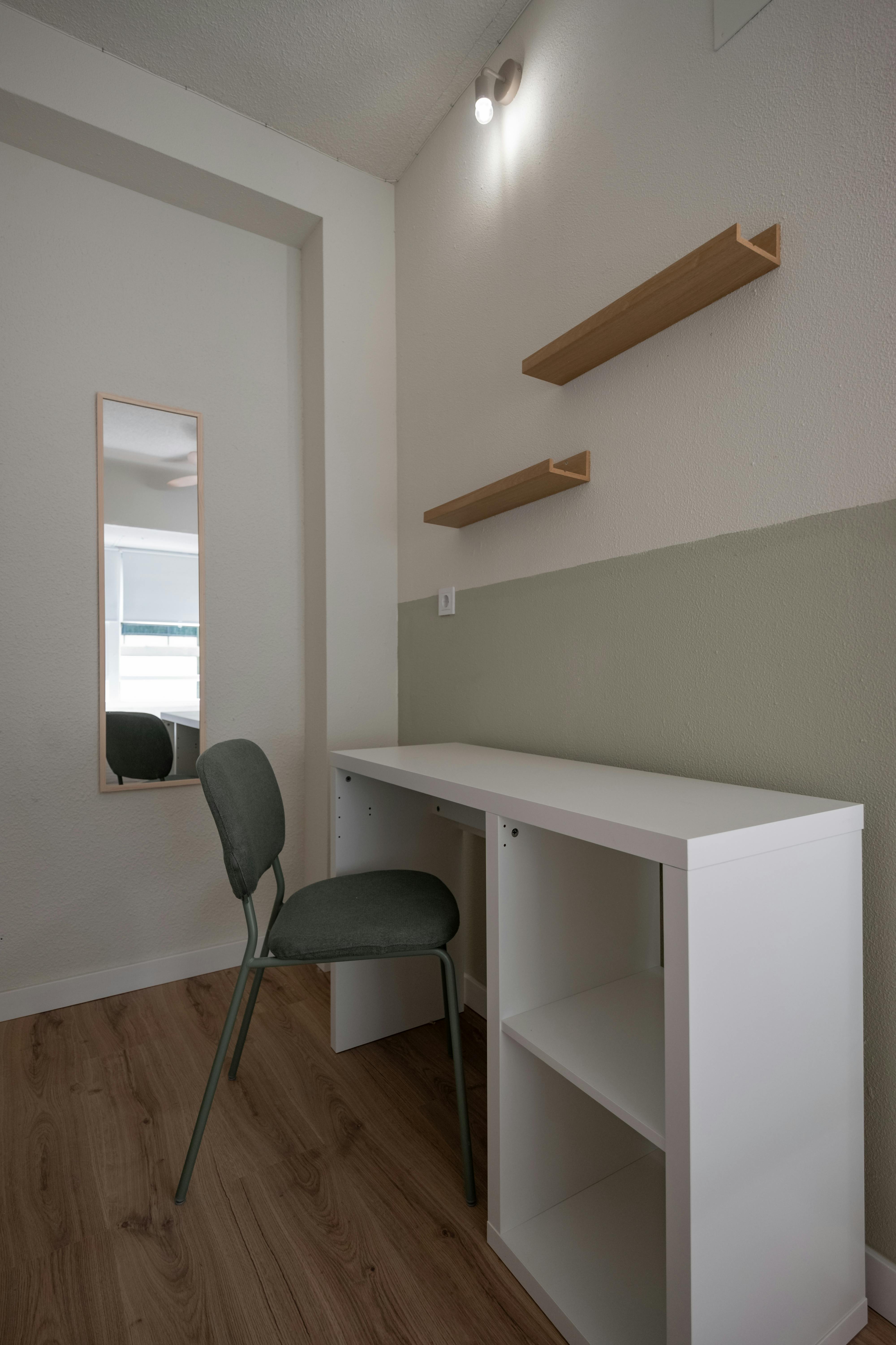 Private room in Calle de Francisco Escolano, Alicante (1731040) room image 10
