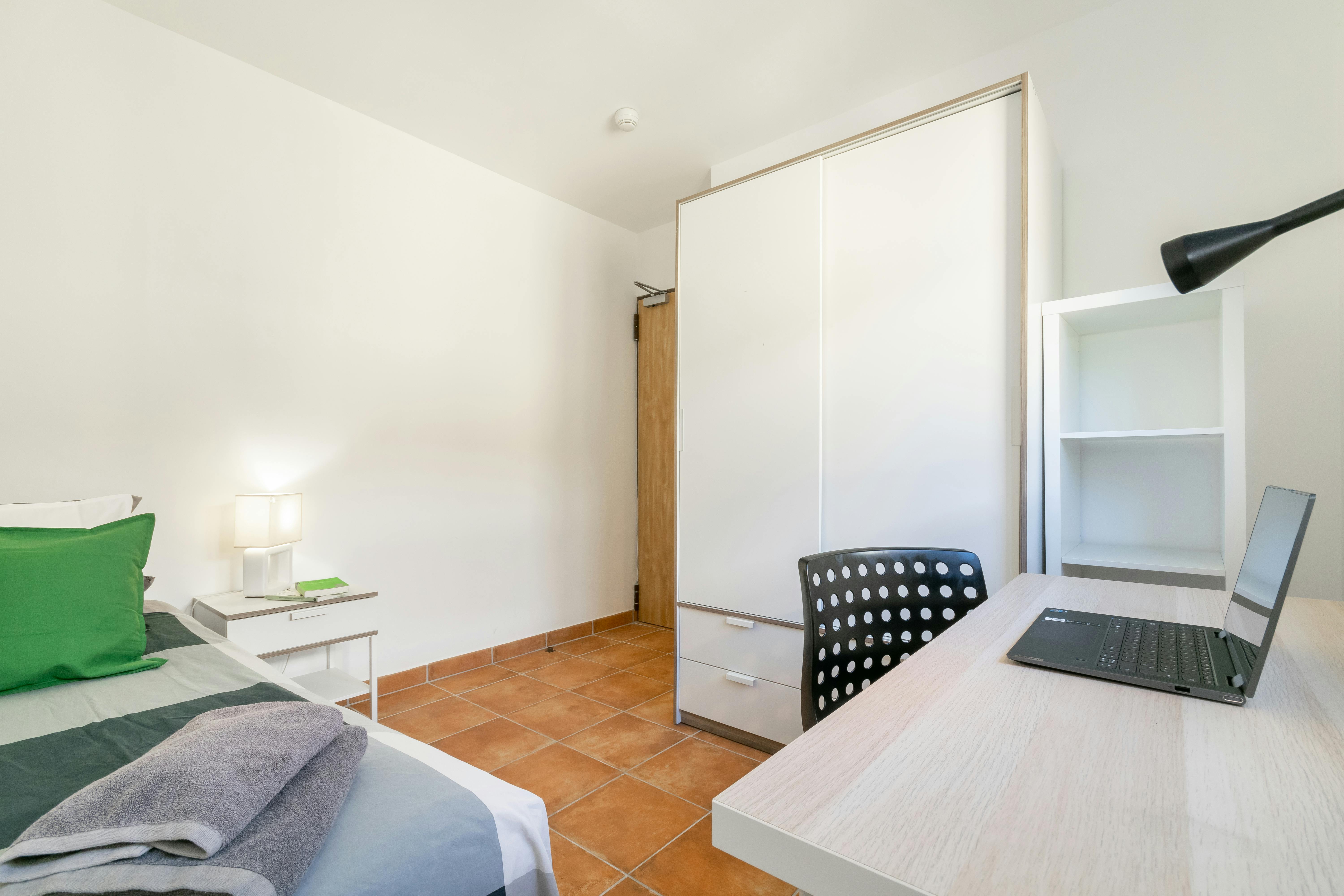 Privé kamer te huur voor € 495 per maand in Cerdanyola del Vallès, Carrer d'Alonso Cano