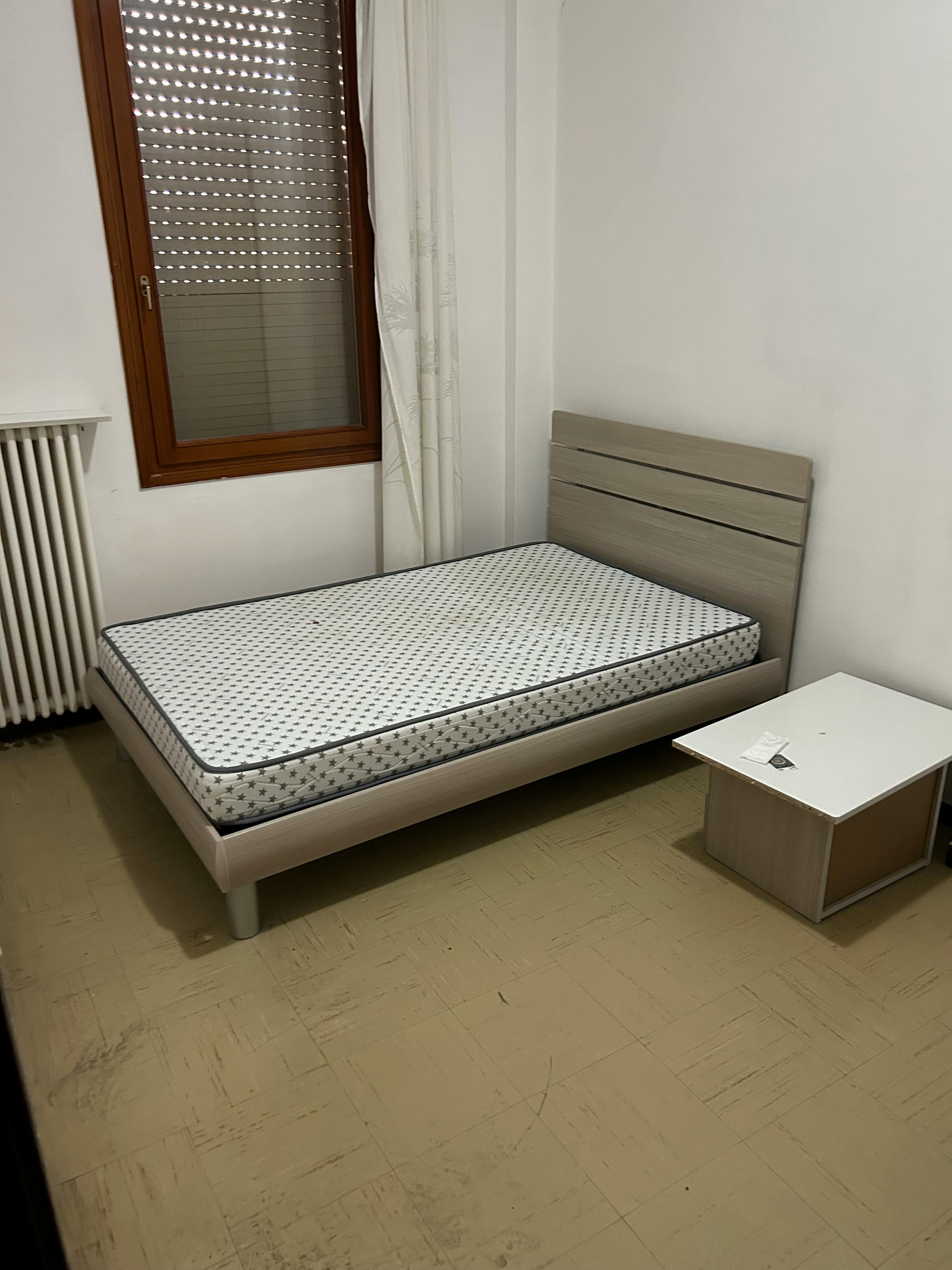 WG-Zimmer zu mieten für 500 € pro Monat in Montegrotto Terme, Via Manzoni