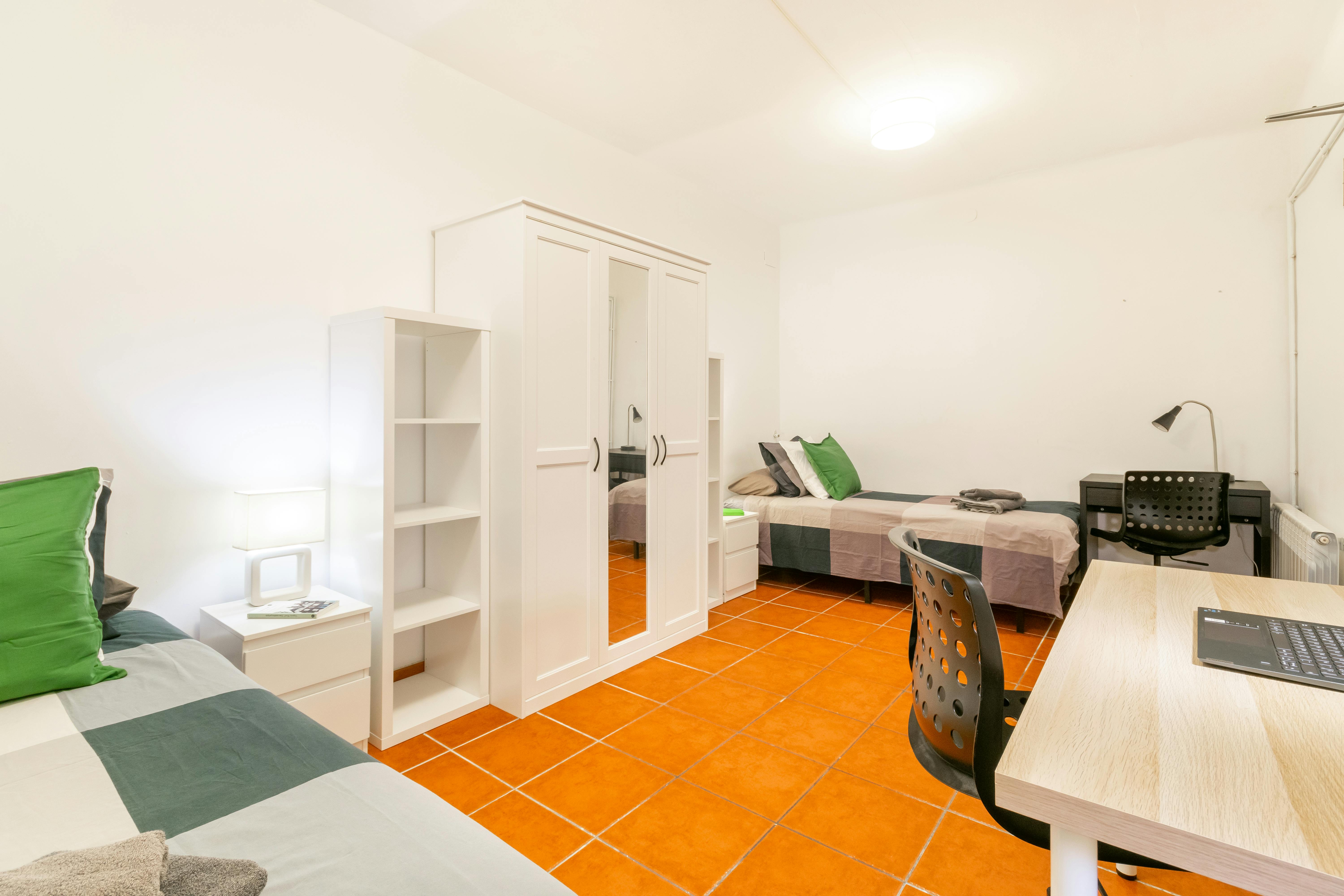 Cameră comună de închiriat pentru 435 EUR pe lună în Cerdanyola del Vallès, Carrer d'Alonso Cano