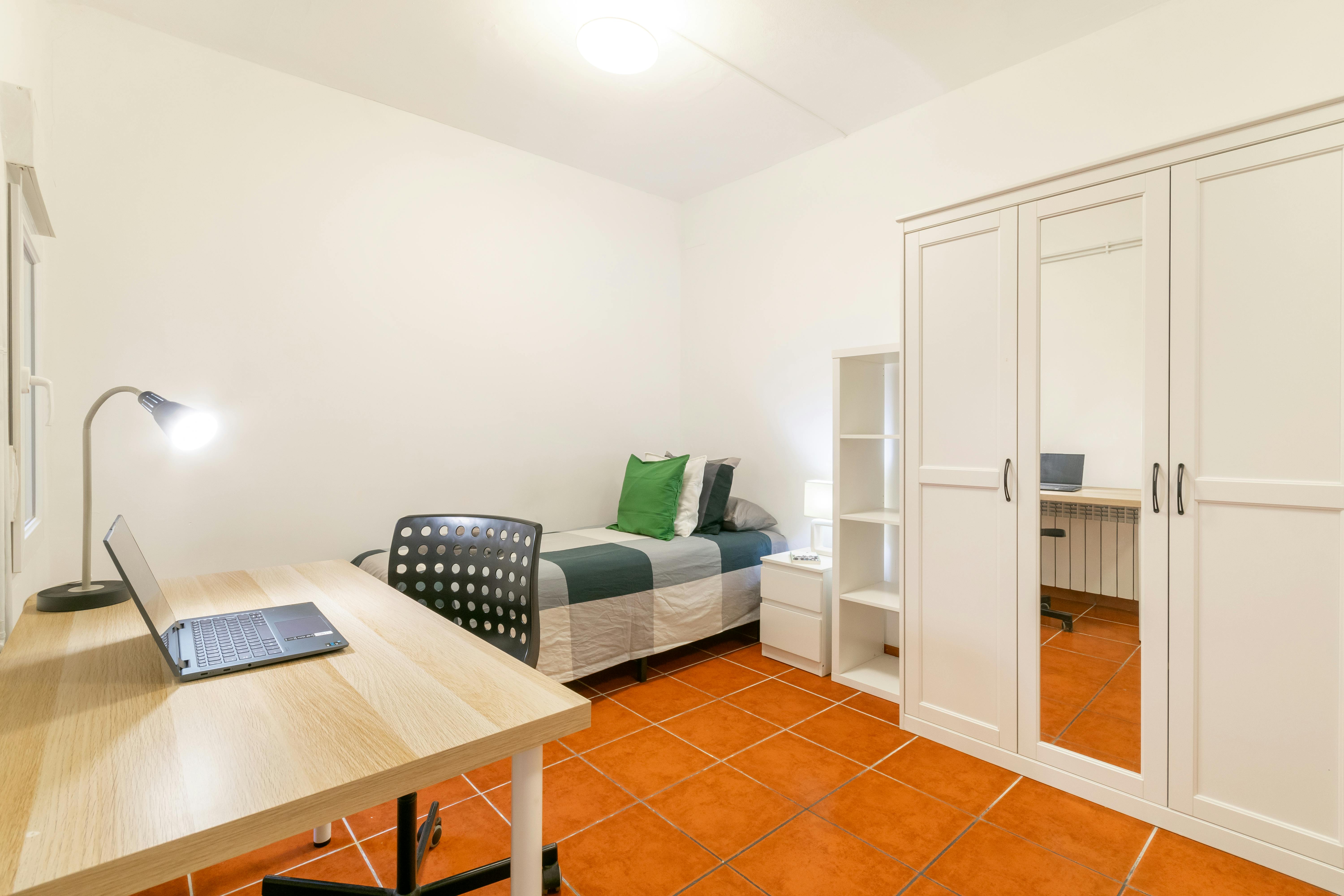 Cameră comună de închiriat pentru 435 EUR pe lună în Cerdanyola del Vallès, Carrer d'Alonso Cano