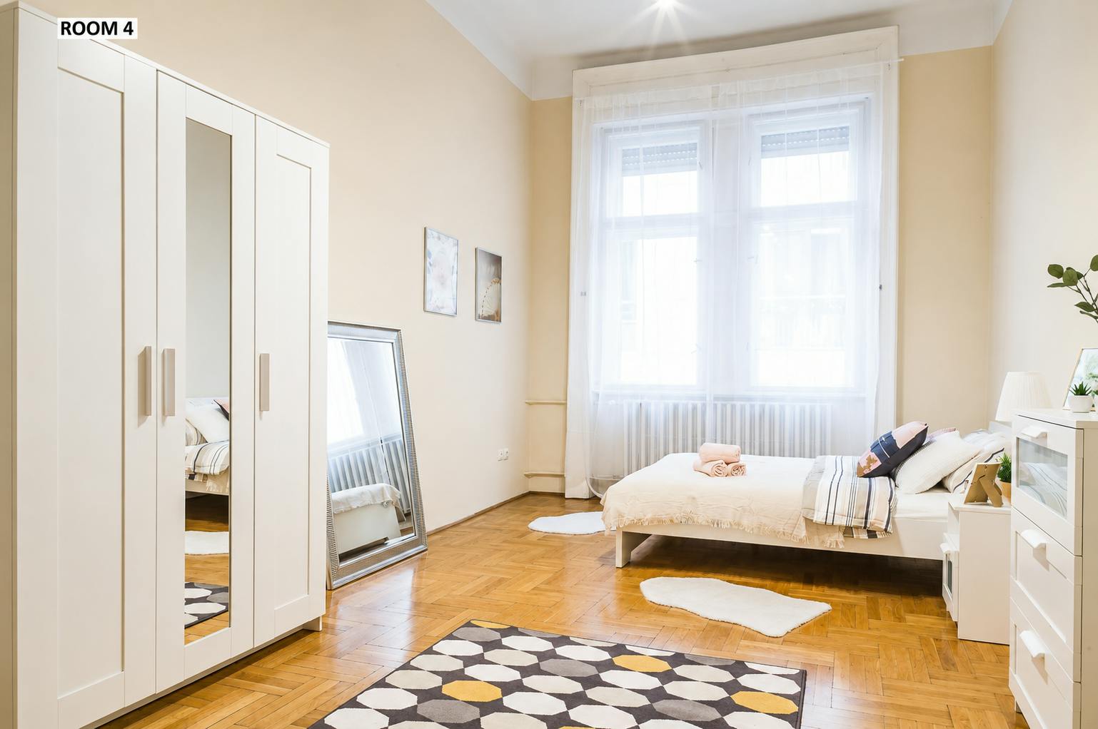 Kazinczy utca, Budapest preview