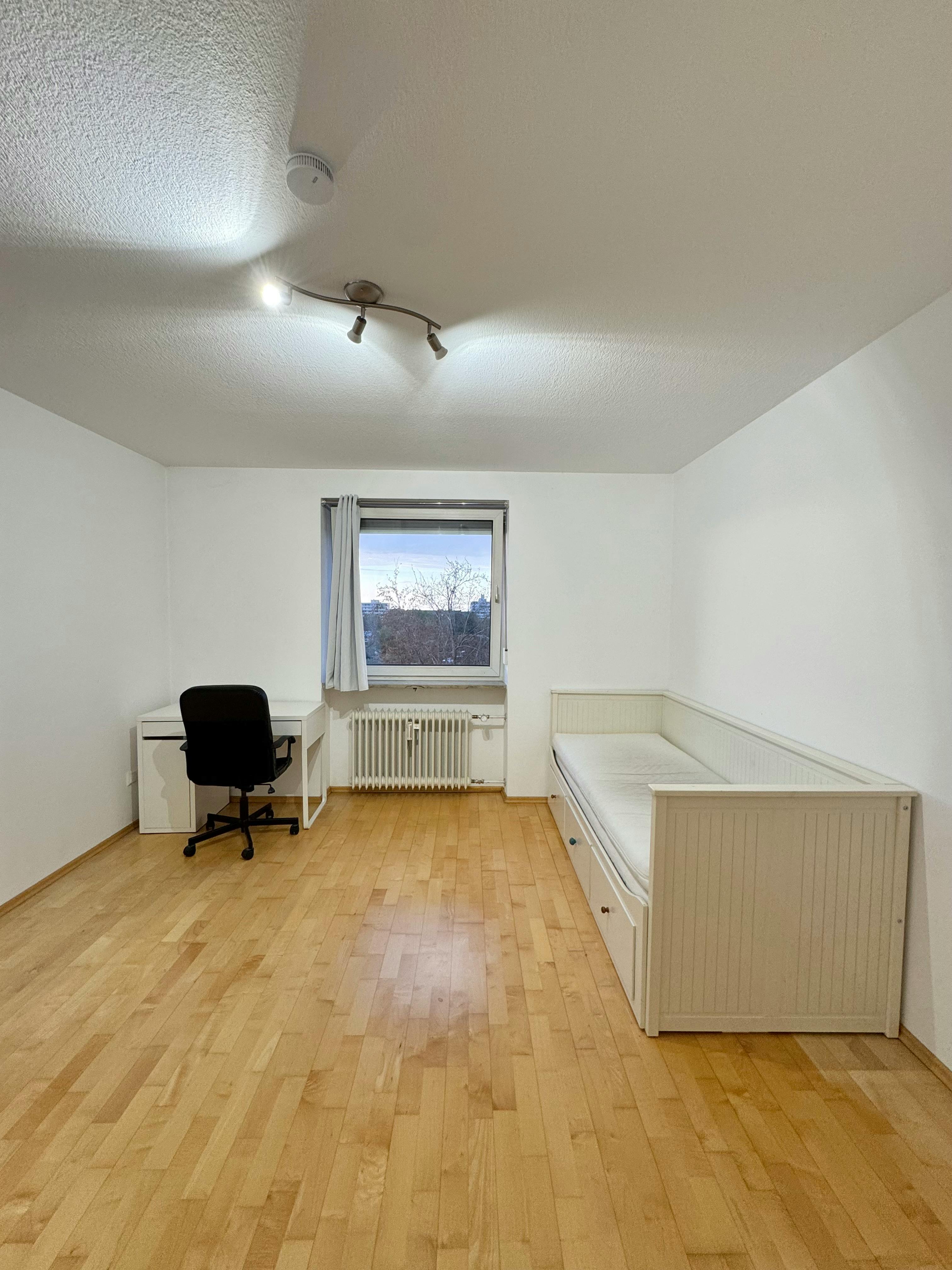Cameră privată de închiriat pentru 595 EUR pe lună în Augsburg, Neuburger Straße
