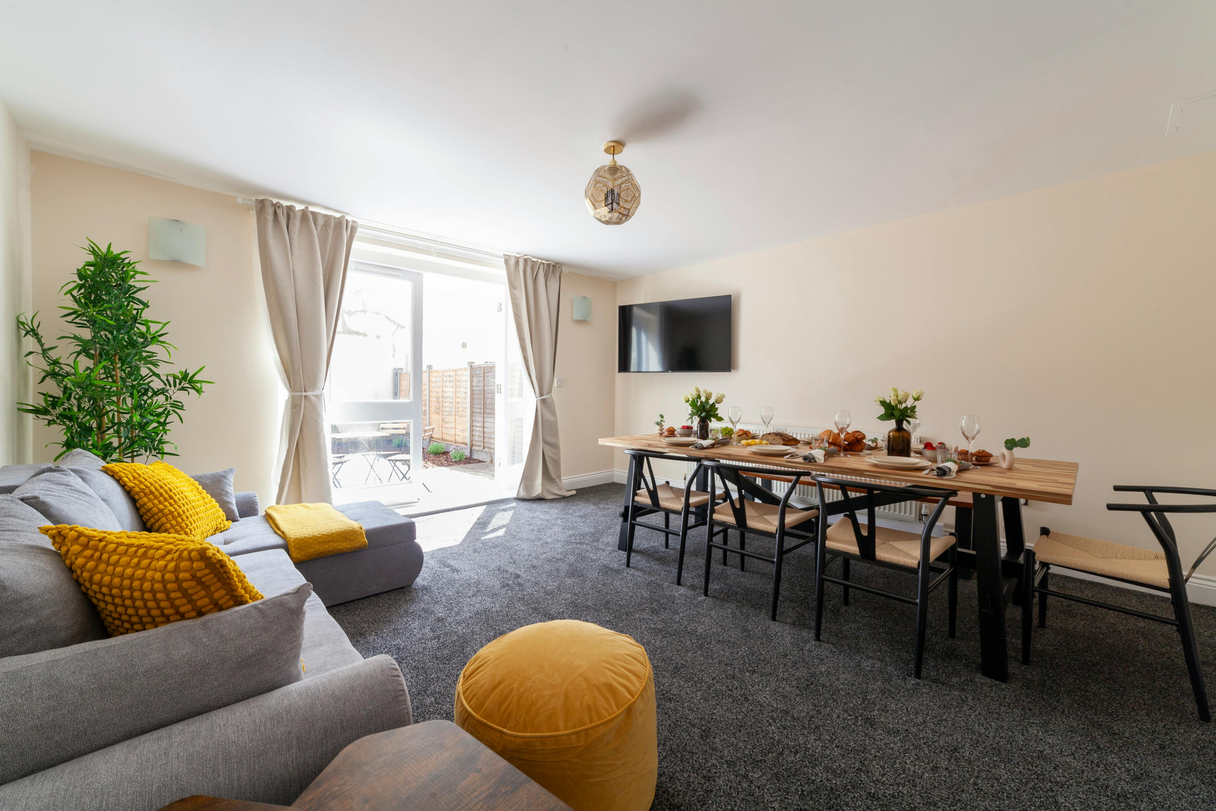 Apartament de închiriat pentru 4.997 GBP pe lună în London, Hughan Road