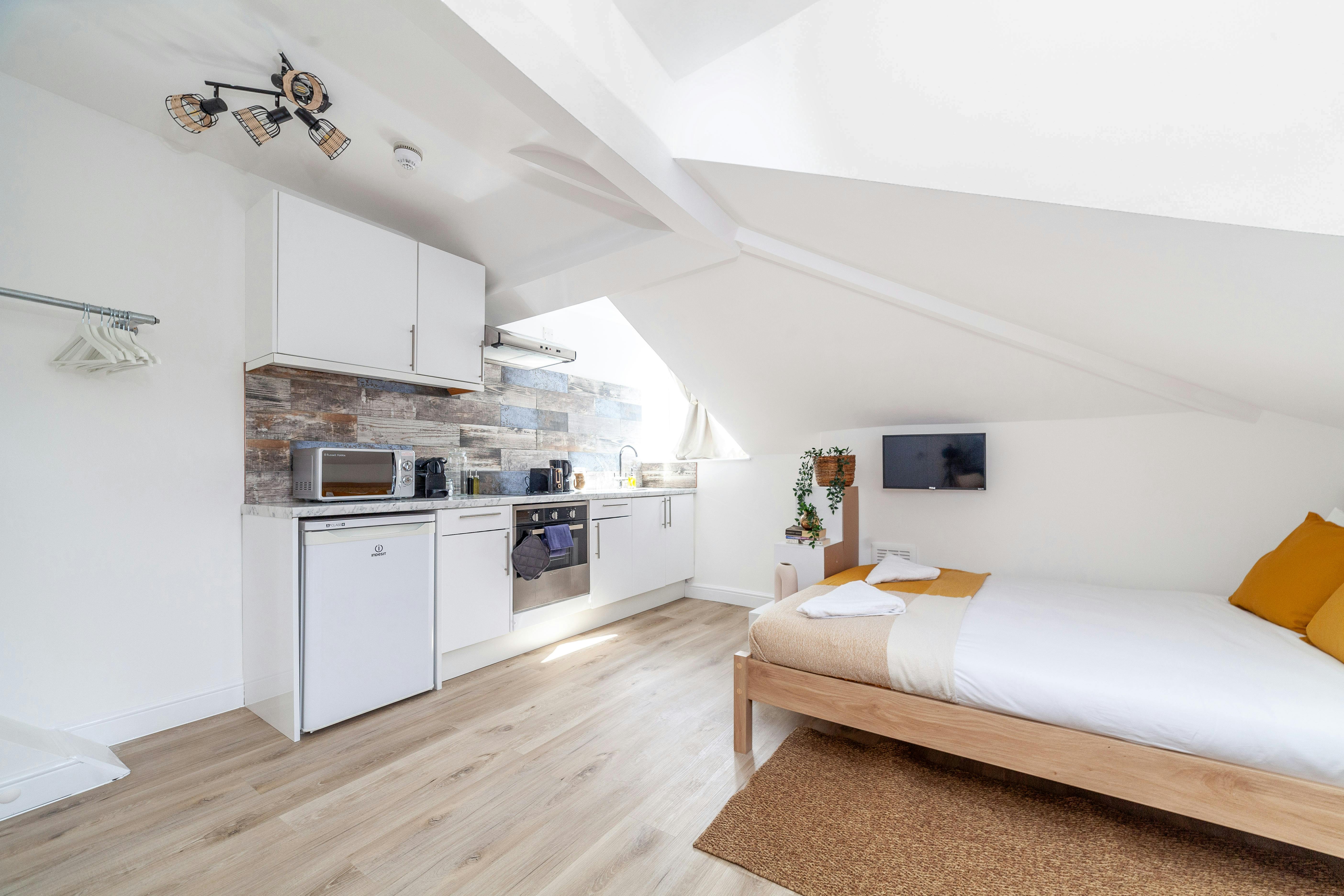Studio for rent for £2,900 per month in London, Finsbury Park Road