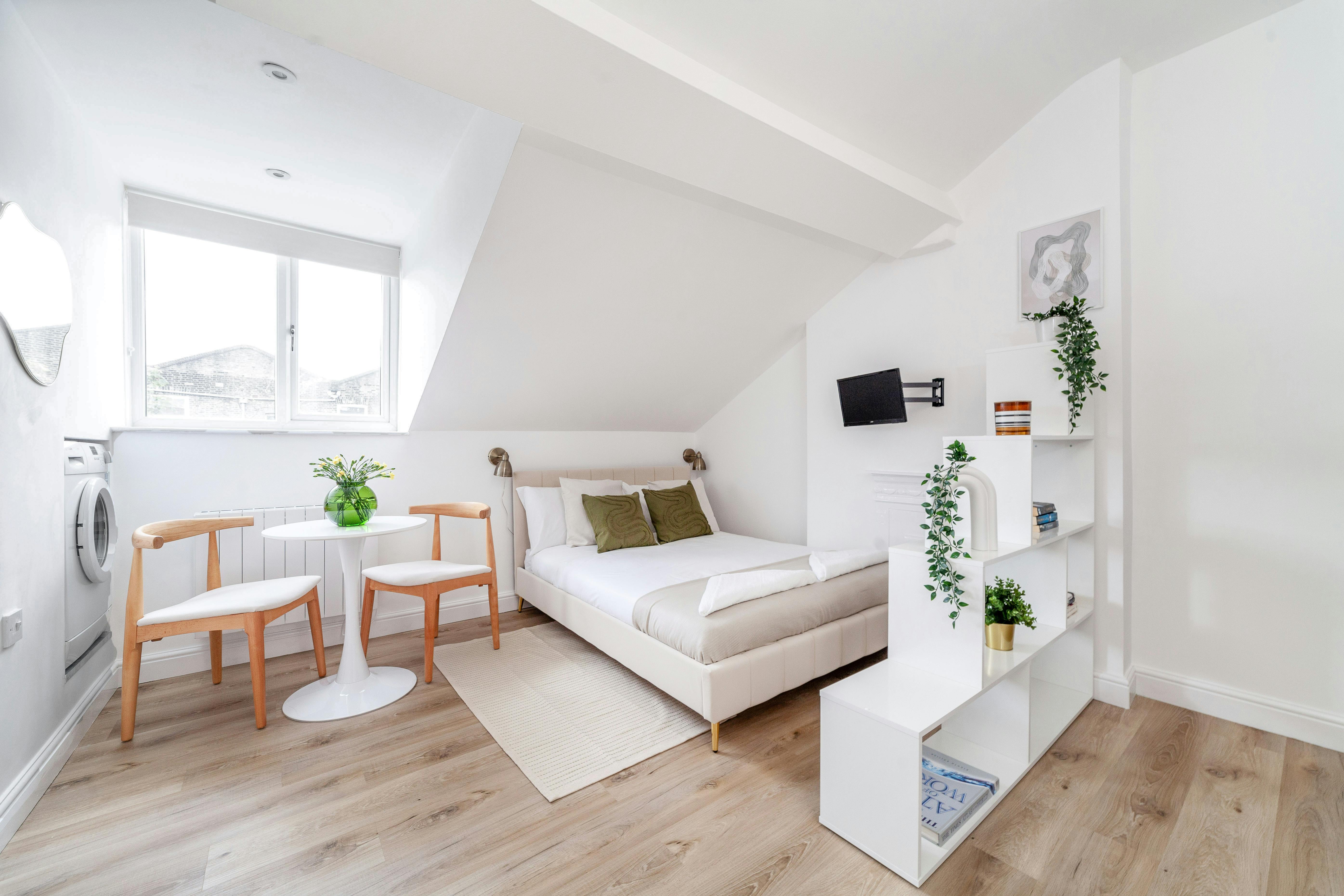 Studio for rent for £2,900 per month in London, Finsbury Park Road
