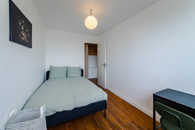 Private room in Rue Saint-Denis, Montreuil (1731392) room image 2