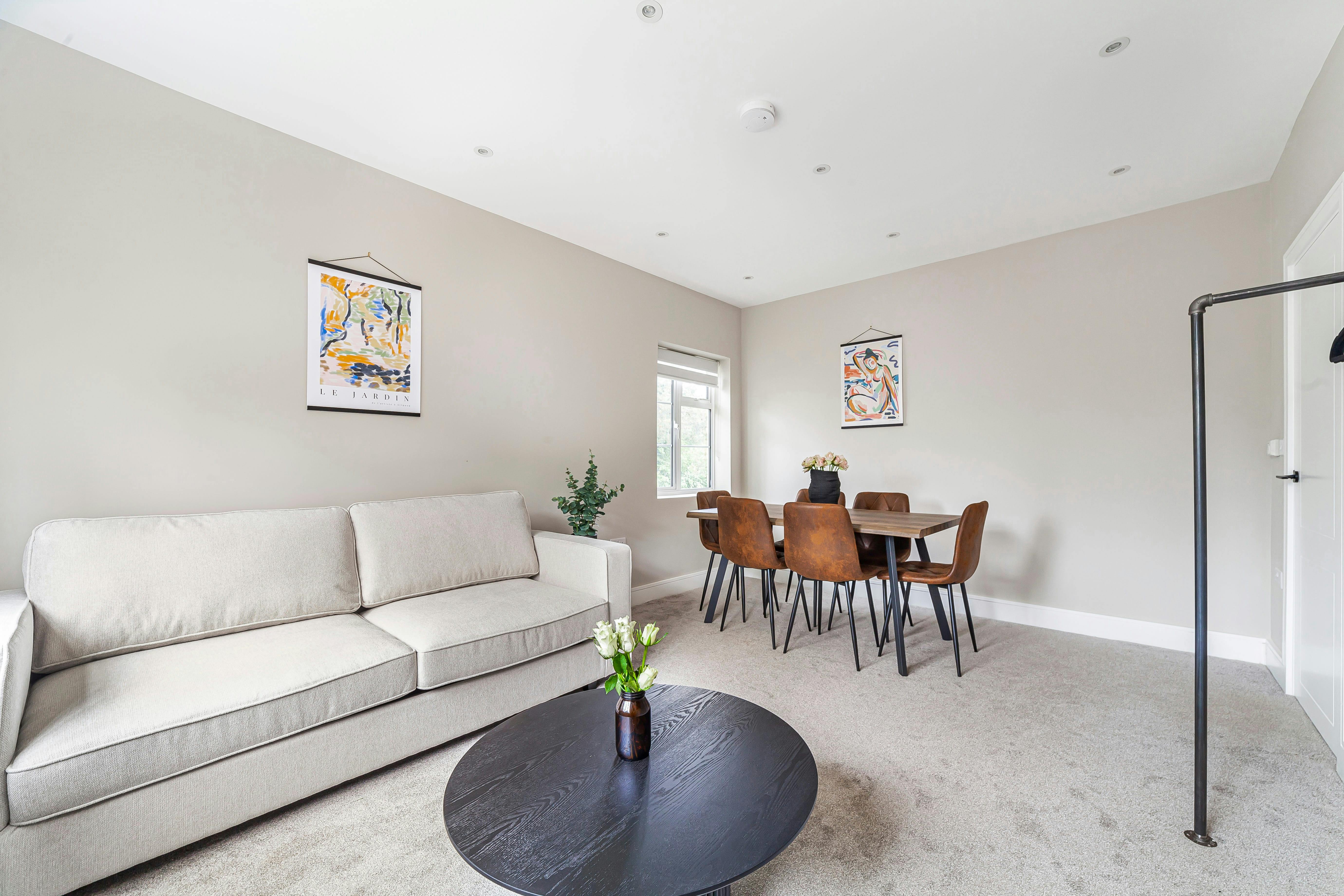 Apartament de închiriat pentru 4.800 GBP pe lună în Wembley, Lawns Court