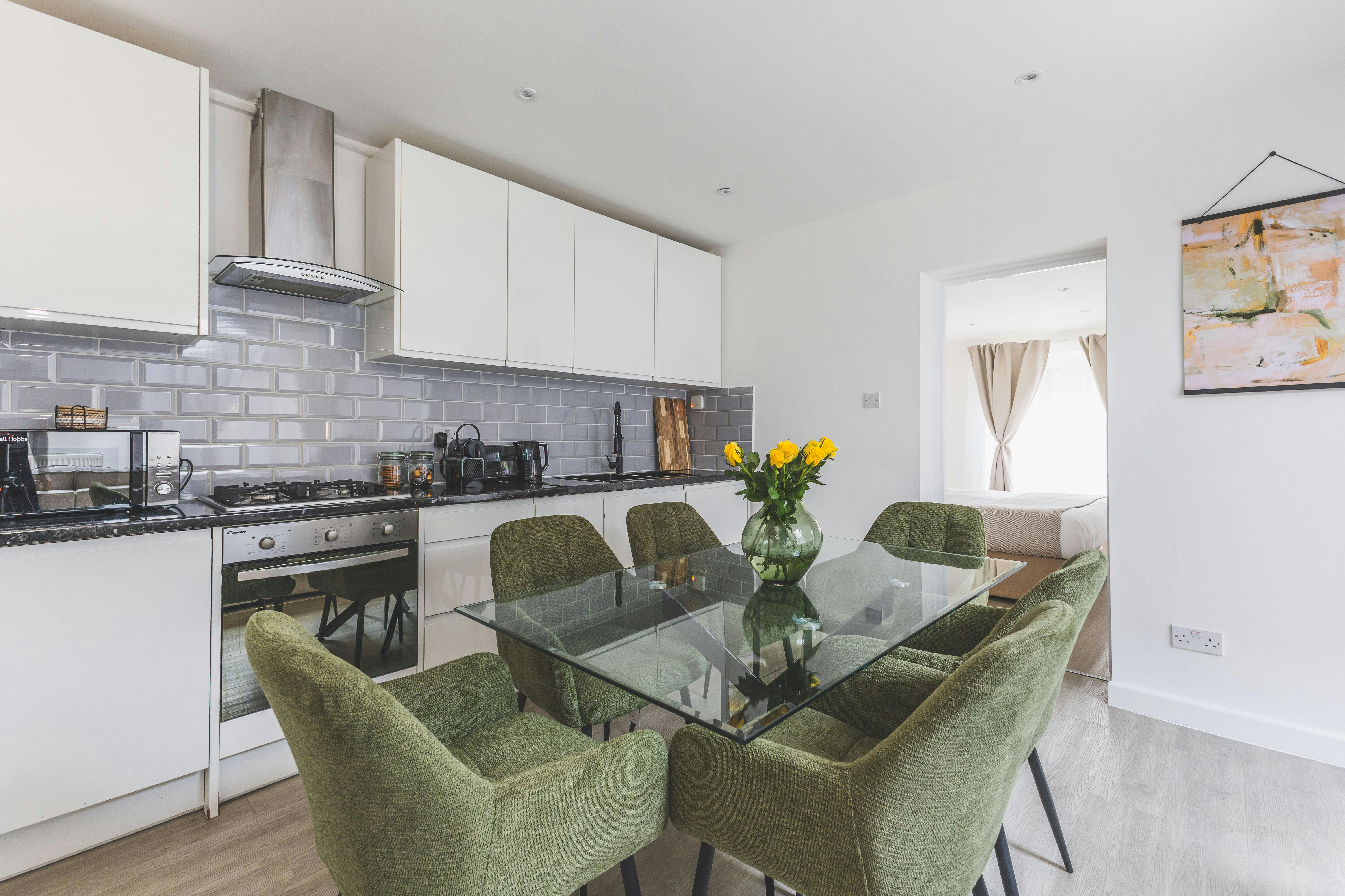 Apartment for rent for £5,000 per month in London, Fordwych Road