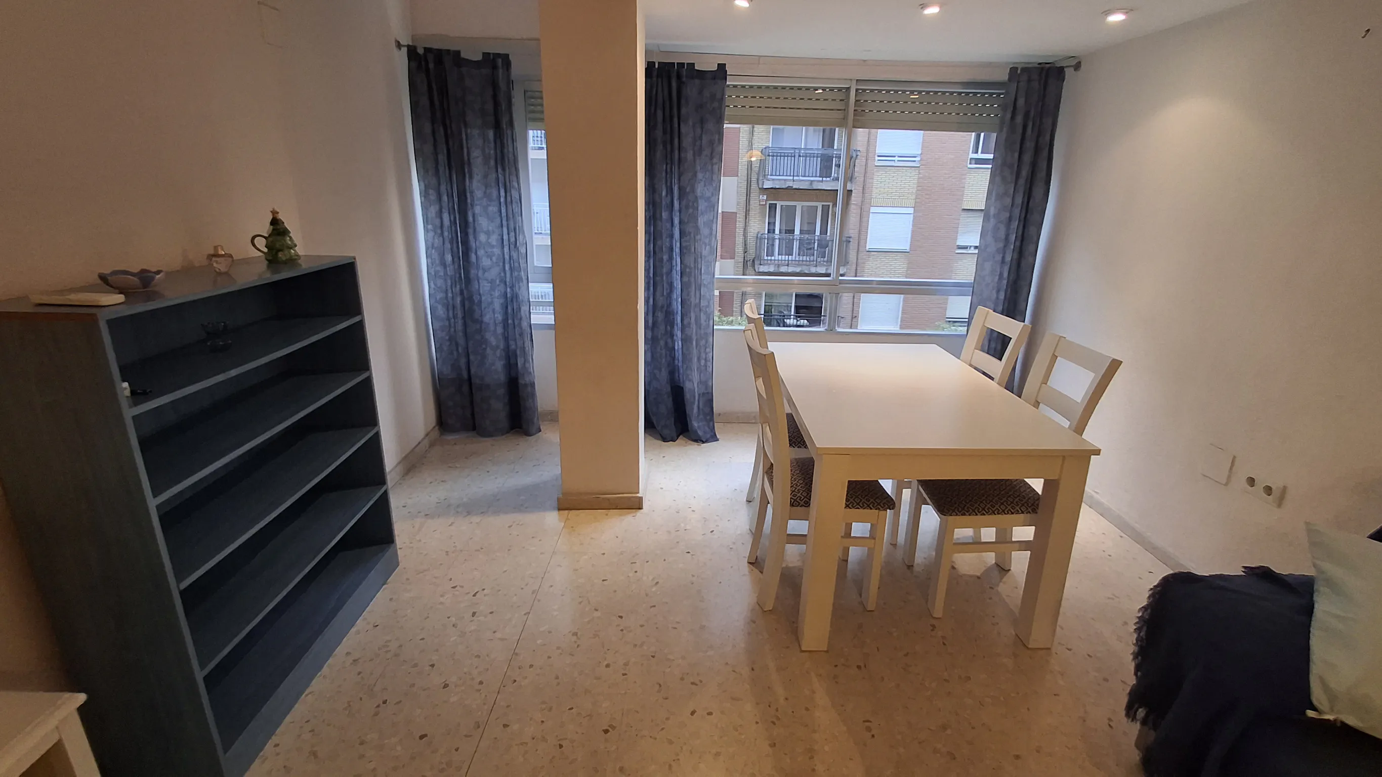 4-Bedroom Apartment in Carrer del Serpis, Valencia (1731514) ROOM 2