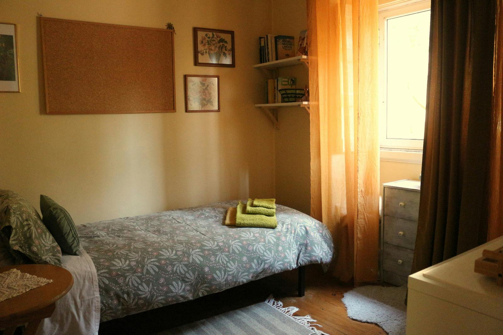 Private room in Rua 27, Lisbon (1731558) room image 1