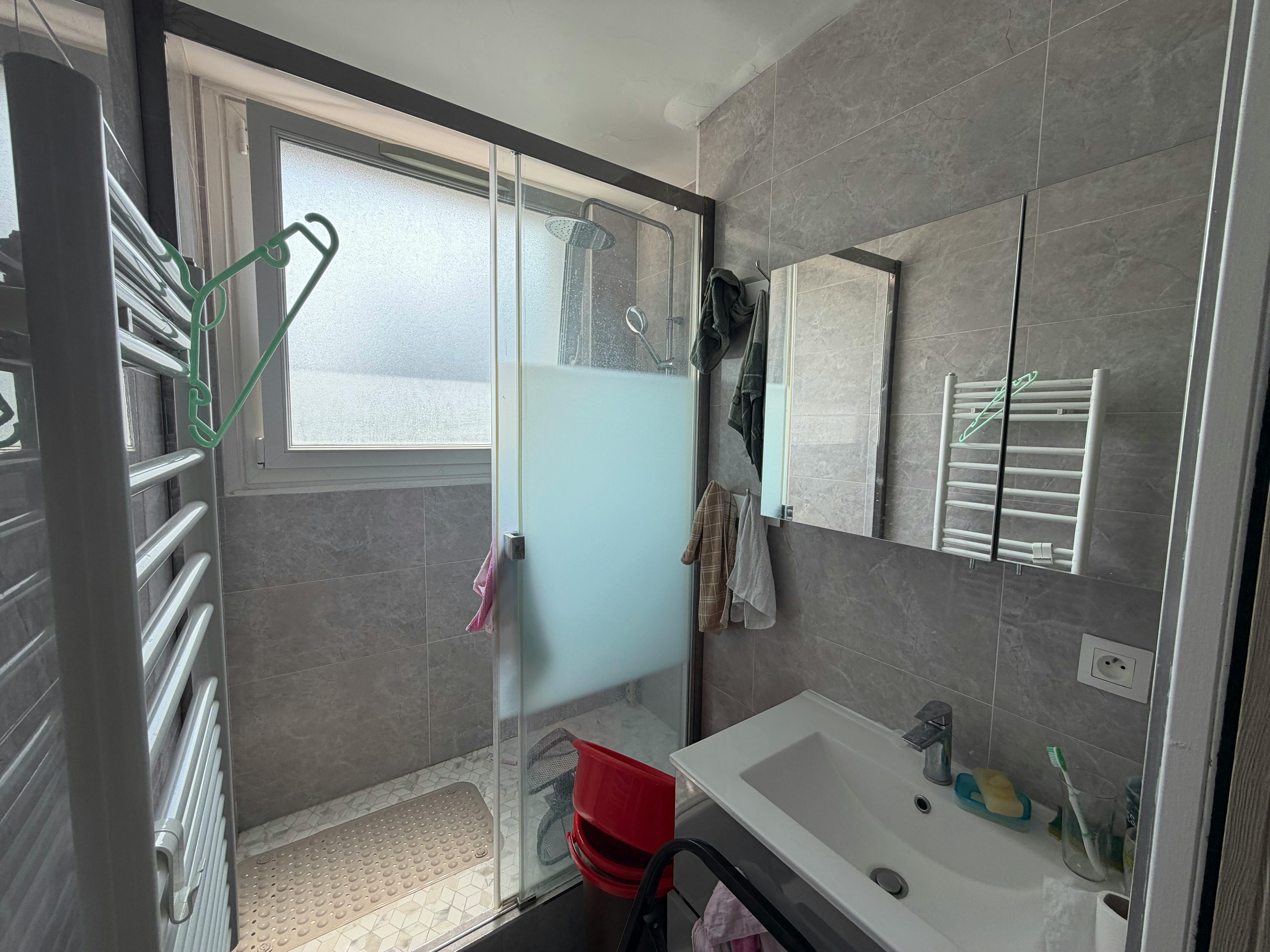 Private room for rent on Rue de Crimée, Paris - Plus