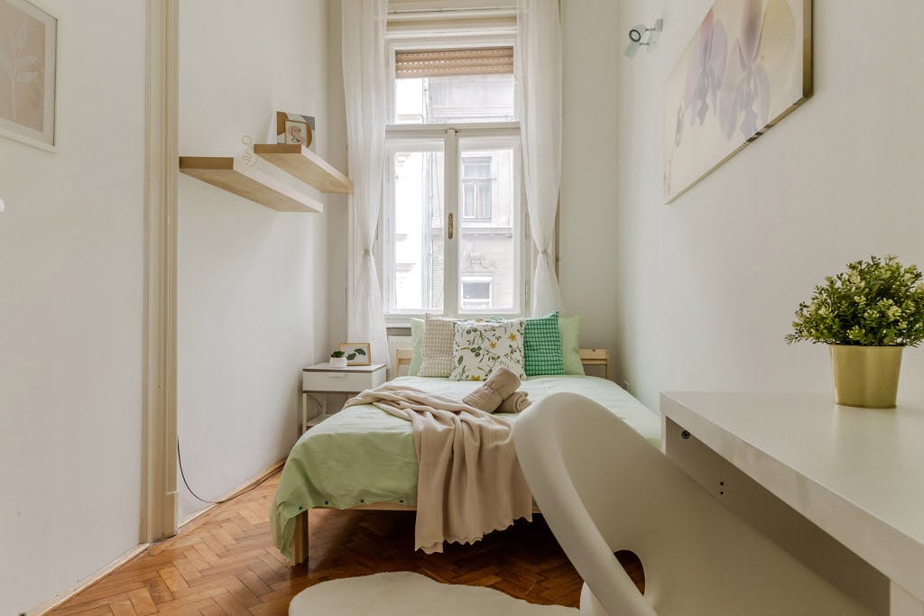 Chambre privée à louer pour 167 214 HUF/mois à Budapest, Vörösmarty utca