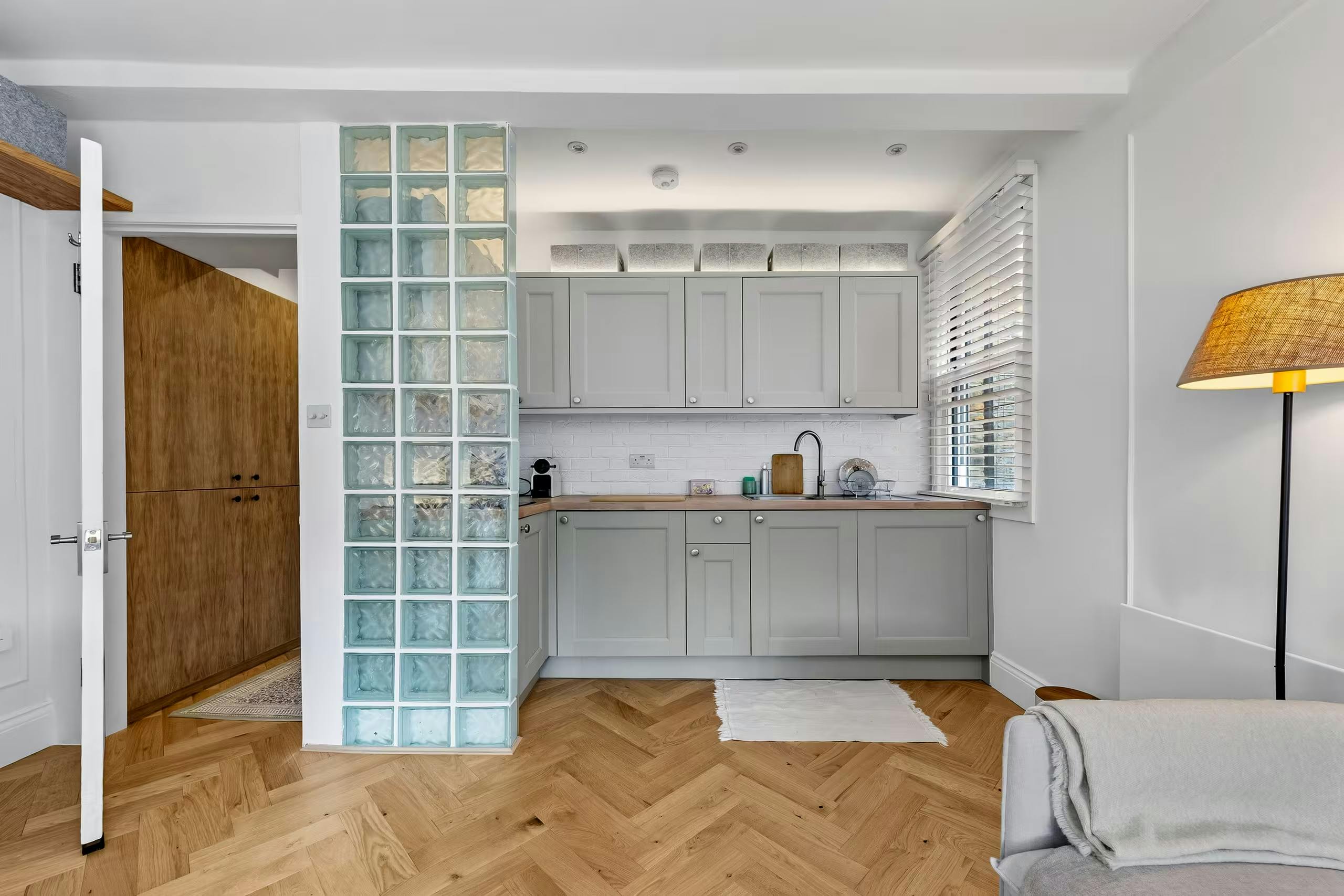 Studio à louer pour 2 800 €/mois à London, Coniger Road