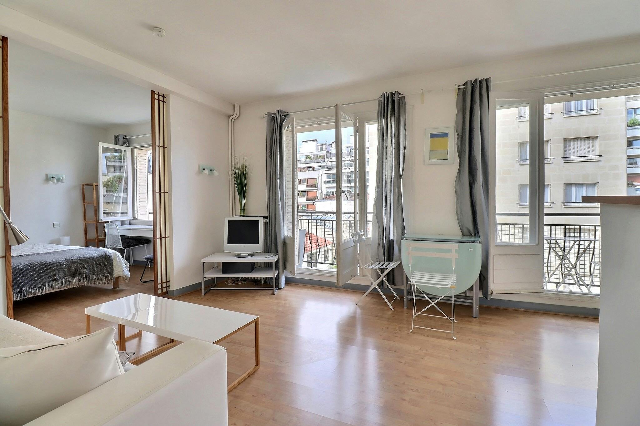 1-Bedroom Apartment in Rue Parent de Rosan, Paris (1731985) ROOM