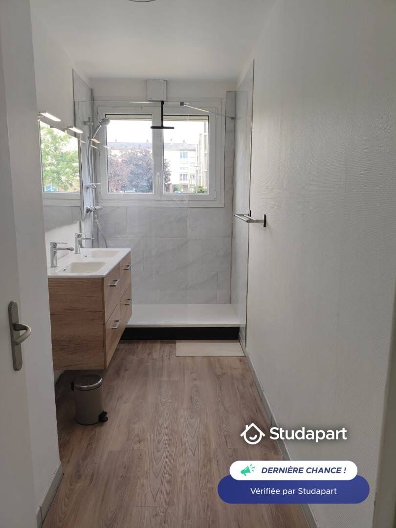 Apartamento para alugar por € 460 por mês em Rennes, Square Henry Dunant