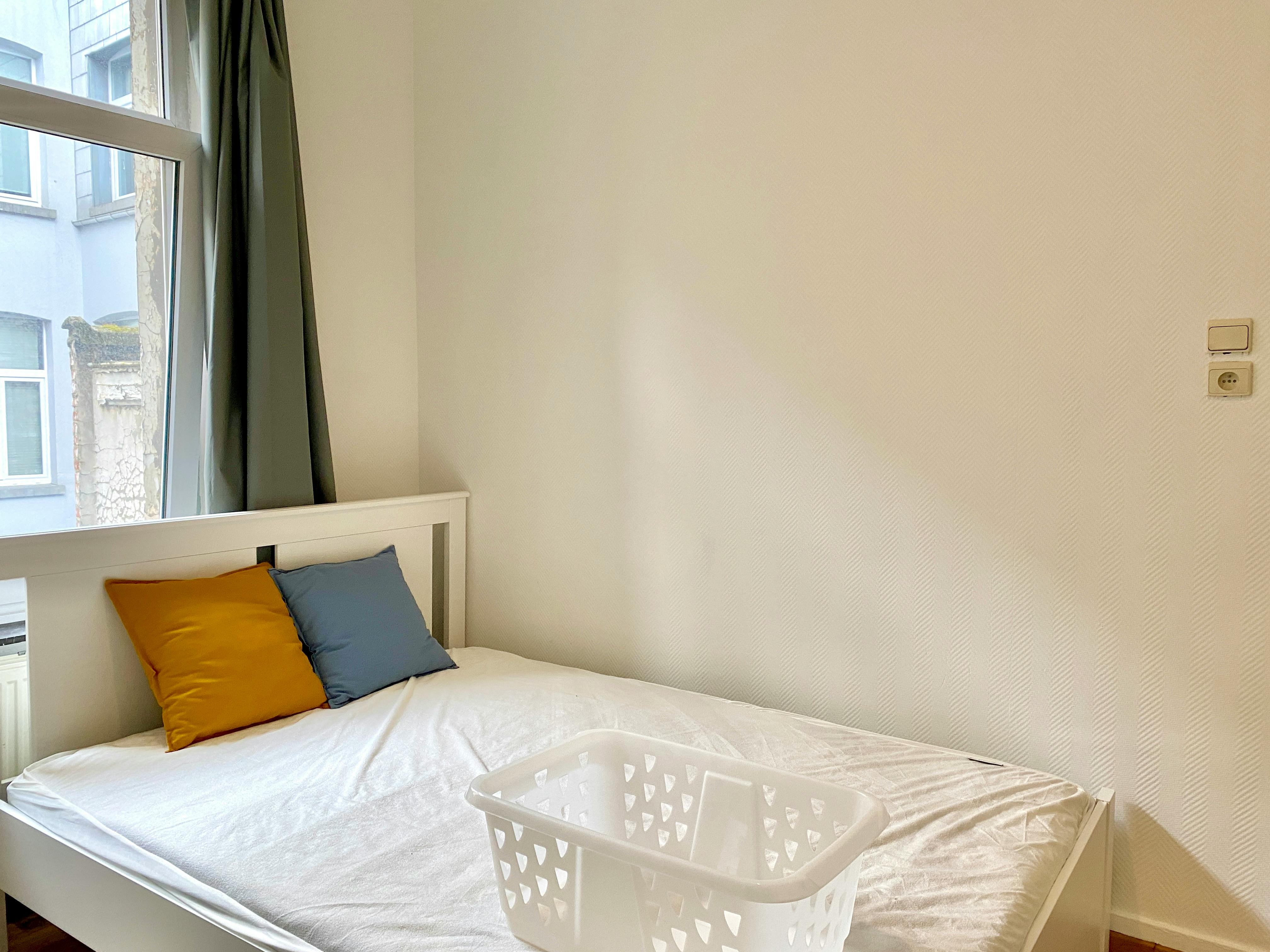 Private room in Rue des Deux Tours, Saint-Josse-ten-Noode (1732063) room image 2