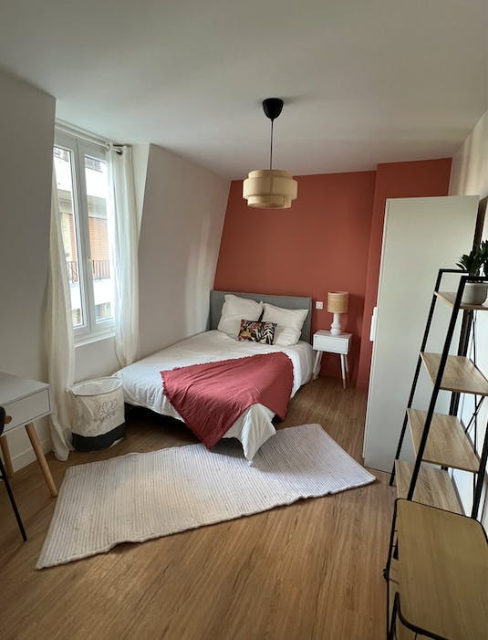 Private room in Avenue Franklin Roosevelt, Suresnes (1732133) room image 1