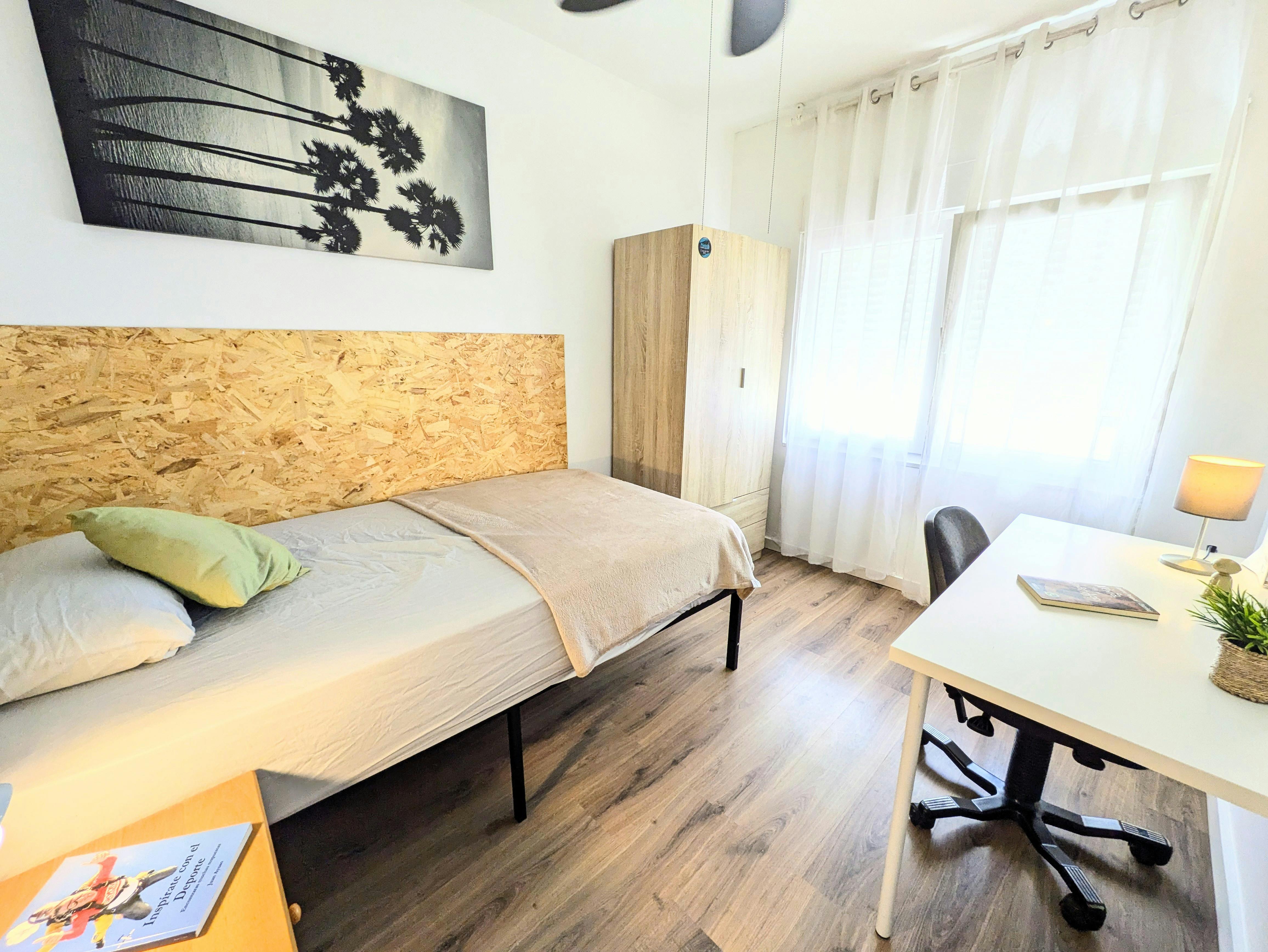 私人房间 正在以 €460 的月租出租，其位于 Alfara del Patriarca, Carrer de la Mare de Déu dels Dolors