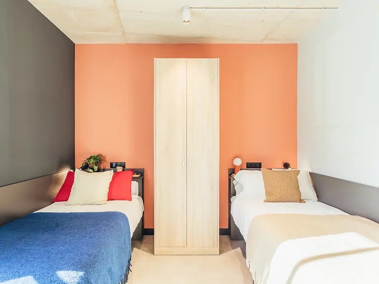 Shared room in Carrer de la Residencia, L'Hospitalet de Llobregat (1732186) room image 1
