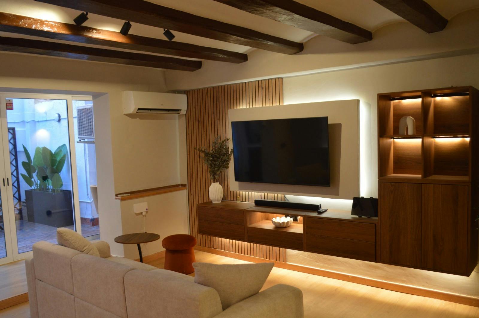 Apartment for rent for €2,200 per month in Barcelona, Passatge de Simó