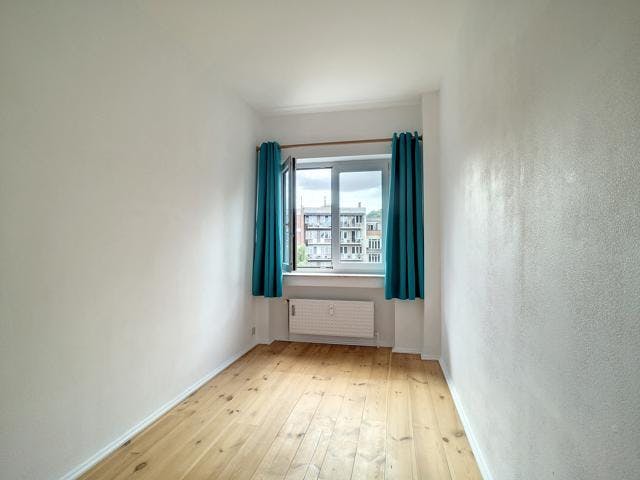 2-Bedroom Apartment in Place Marie-José, Ixelles (1732281) ROOM 2