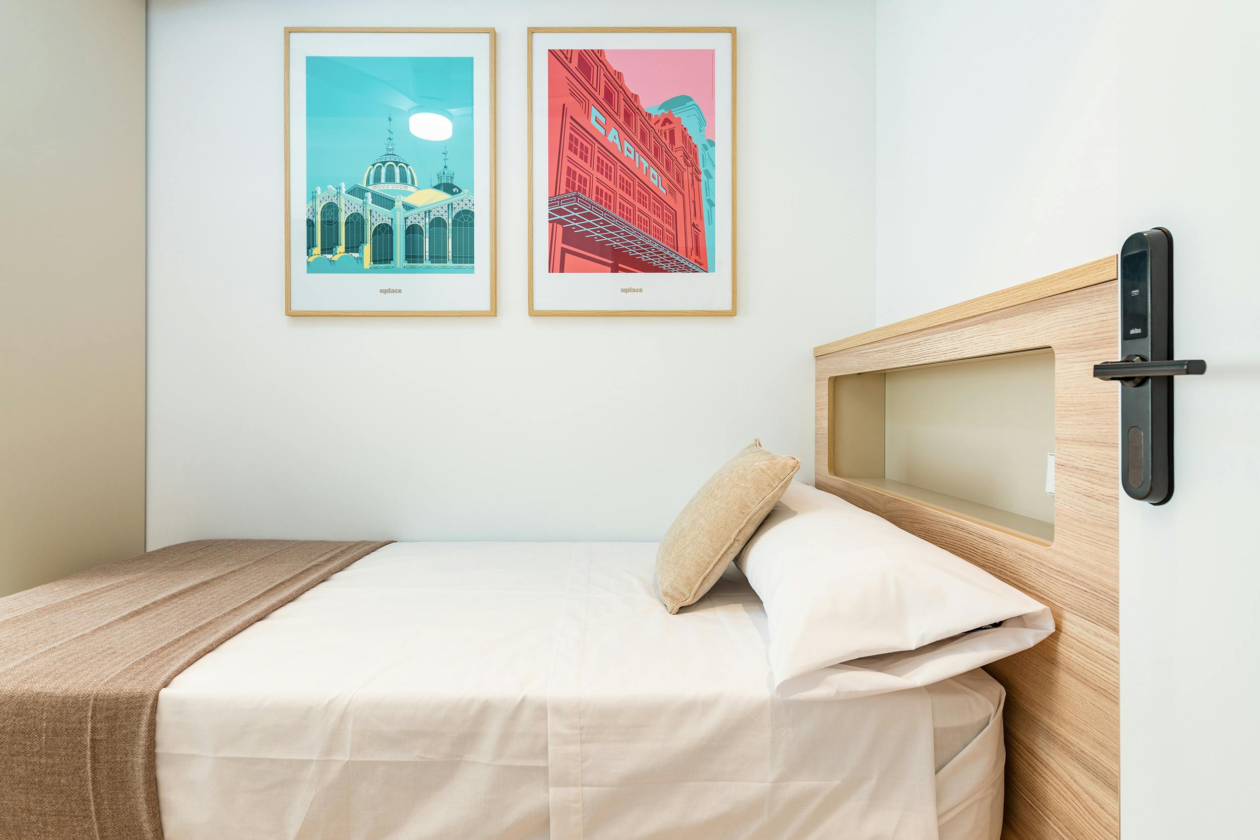 Private room in Carrer dels Sants Just i Pastor, Valencia (1732297) room image 2