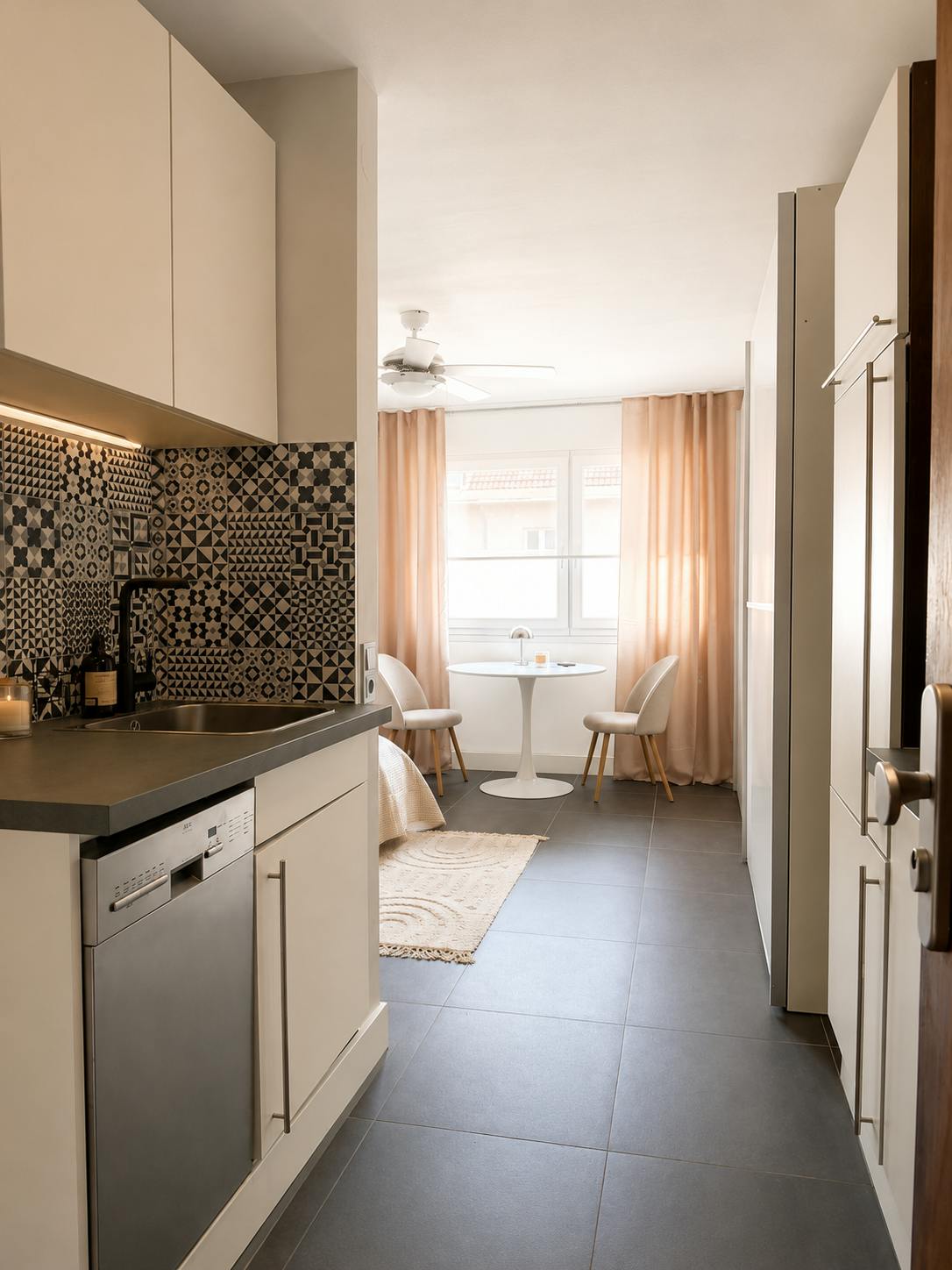 Apartment for rent for €1,090 per month in Düsseldorf, Himmelgeister Straße