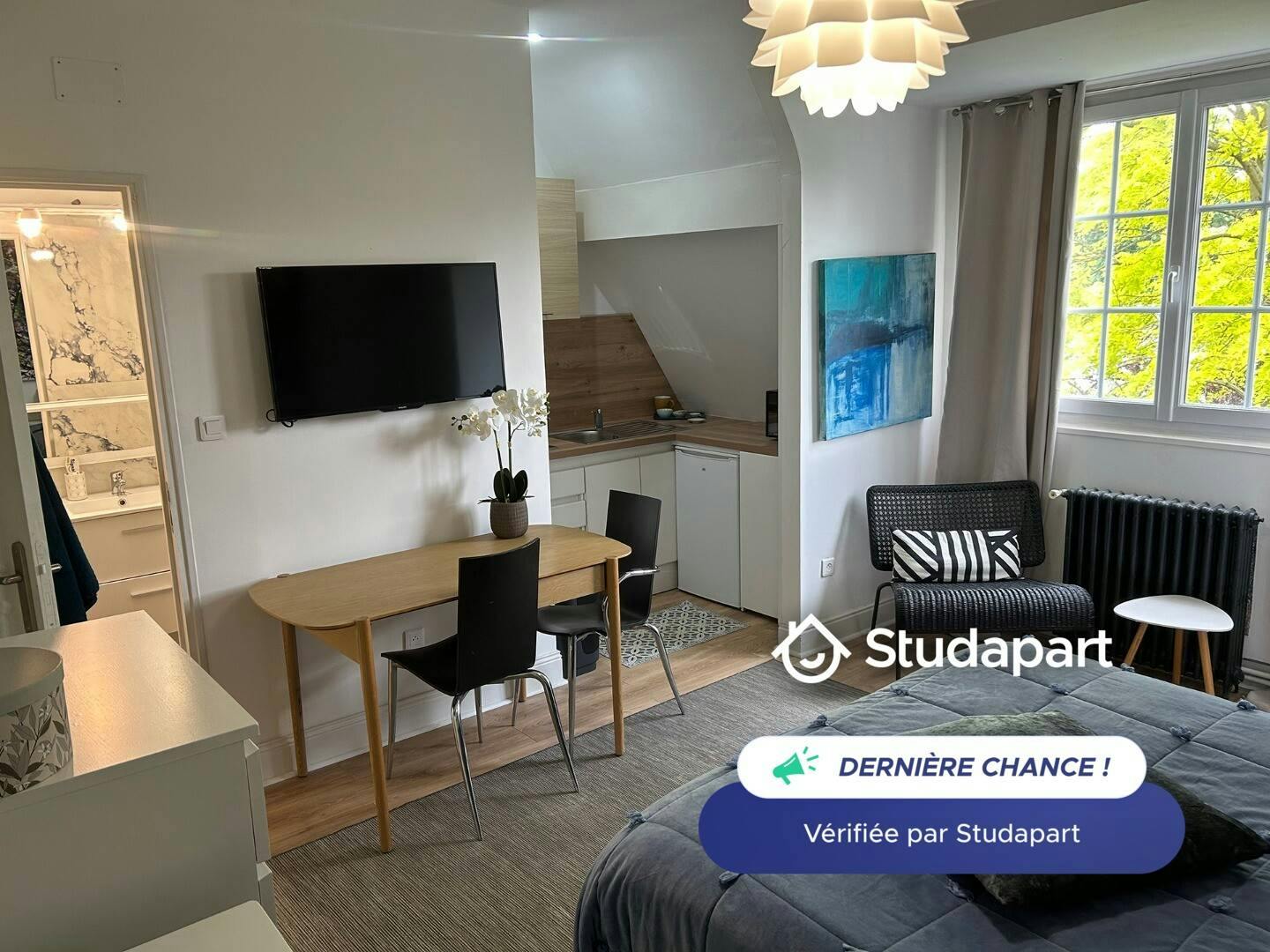 Appartement te huur voor € 850 per maand in Roubaix, Boulevard de Cambrai