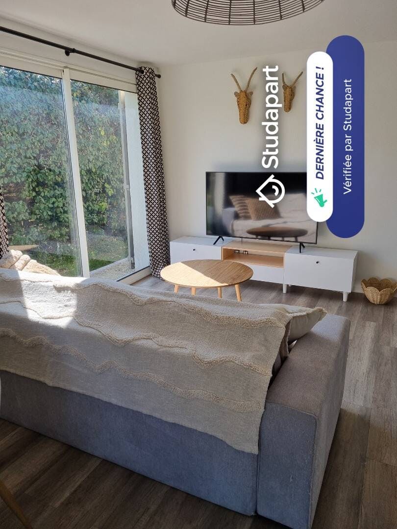 House for rent for €1,500 per month in Arles, Chemin de Servannes