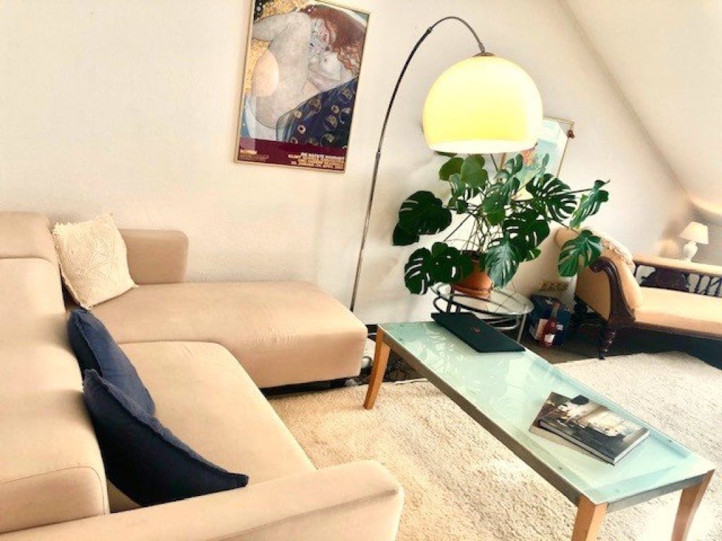 Mieszkanie do wynajęcia za 1190 € miesięcznie w mieście Frankfurt am Main, Tucholskystraße
