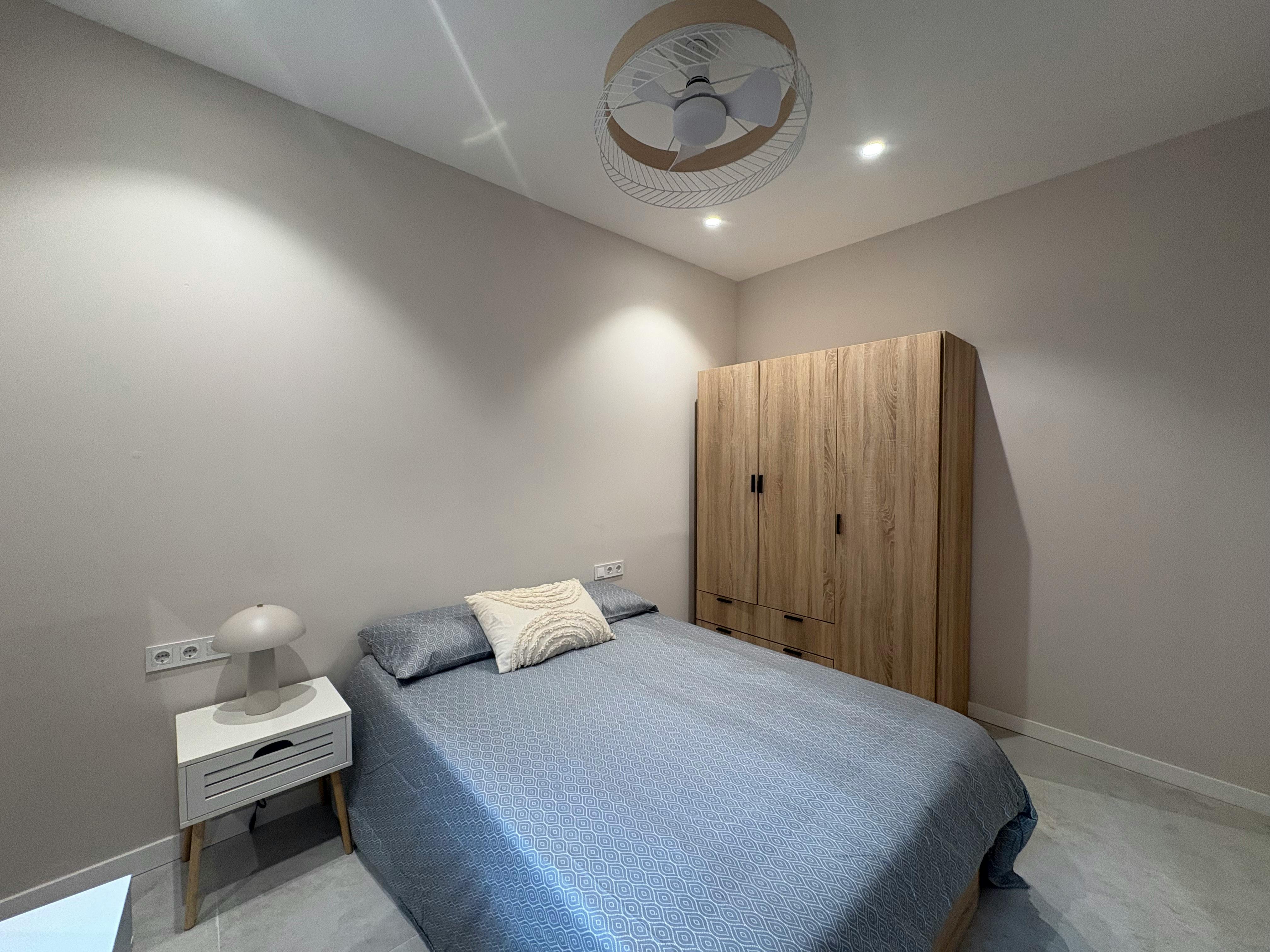 Chambre privée à louer pour 550 €/mois à Valencia, Carrer de Colón