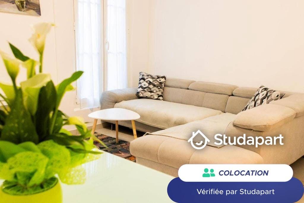 WG-Zimmer zu mieten für 800 € pro Monat in Menton, Avenue Cernuschi