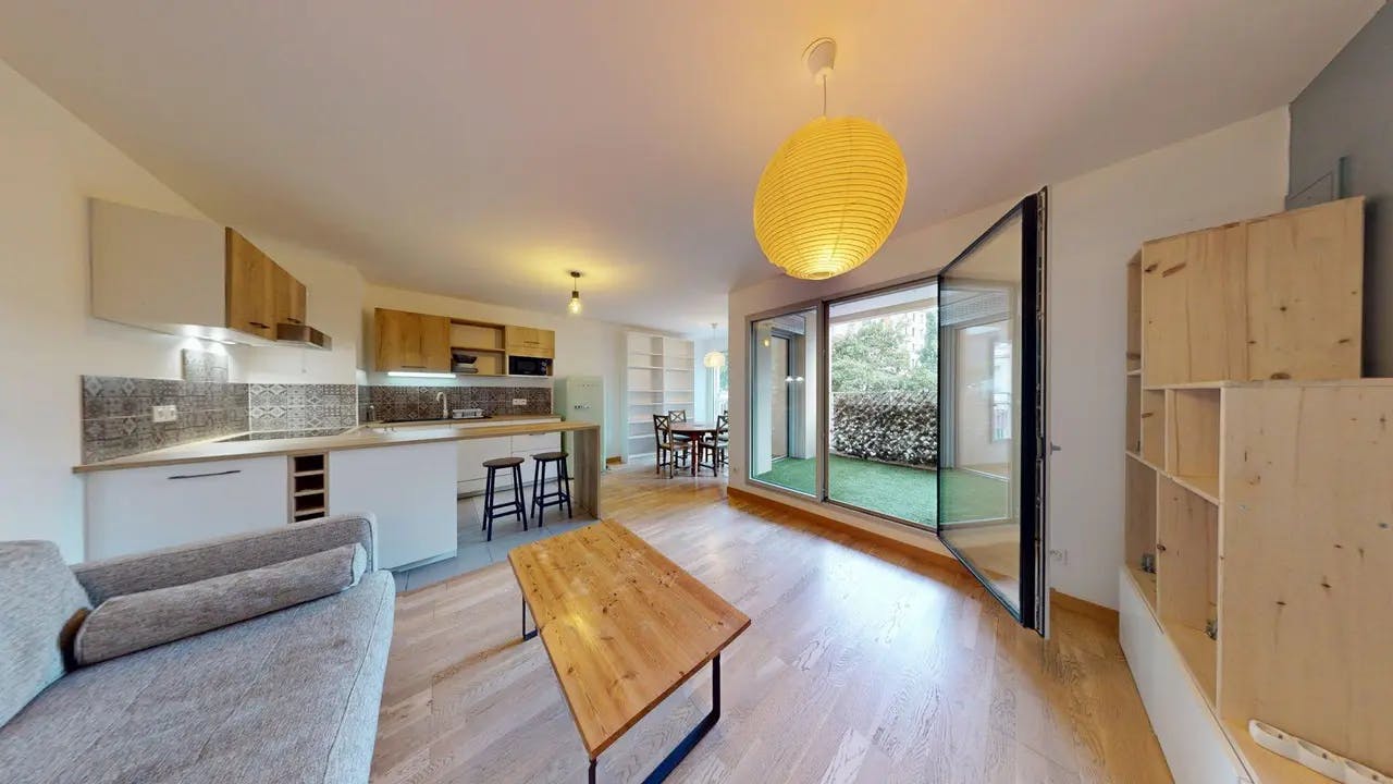 Lägenhet att hyra för 1 500 € i månaden i Lyon, Rue Bechevelin