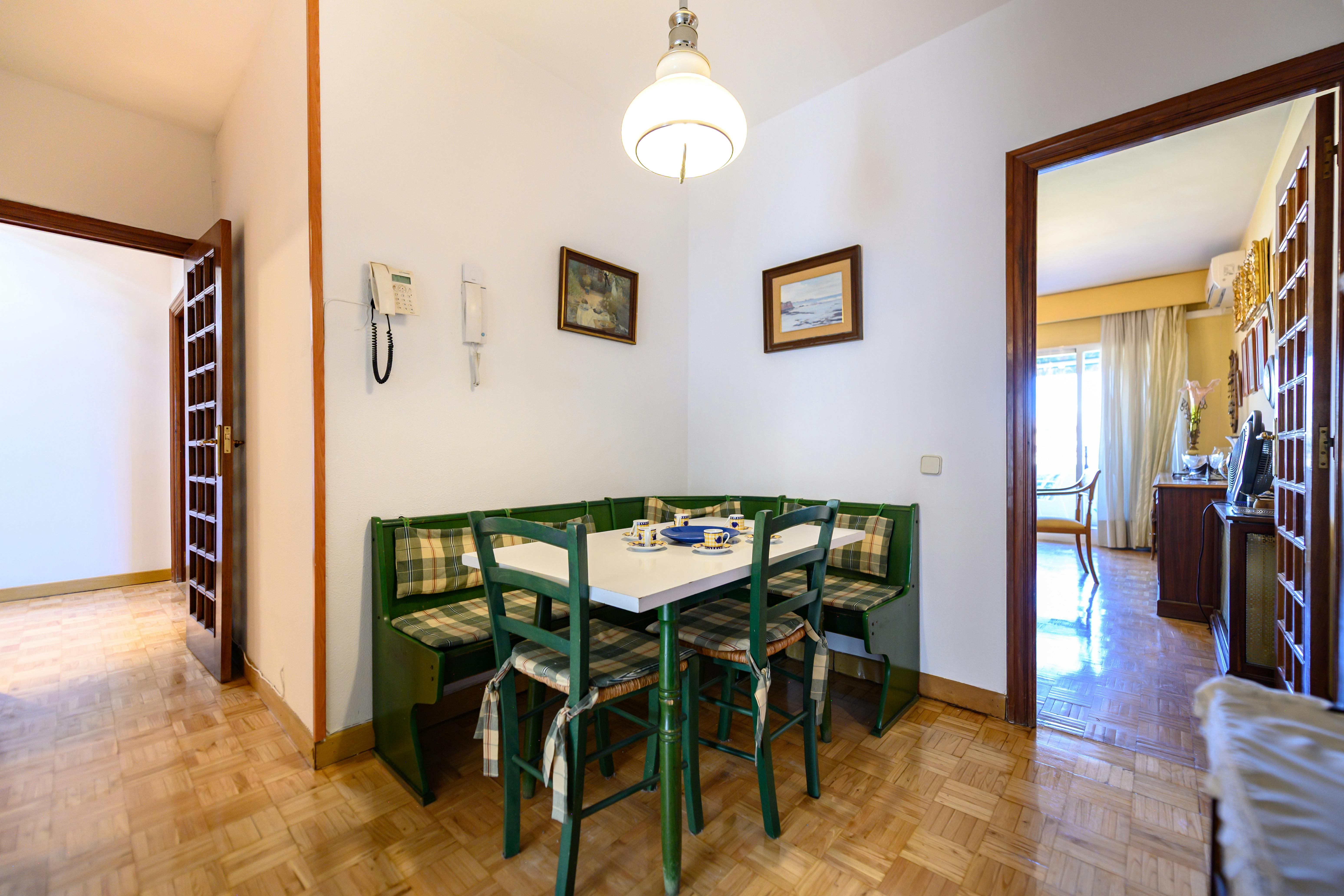 5-Bedroom Apartment in Calle de los Pirineos, Madrid (1732727) ROOM 3