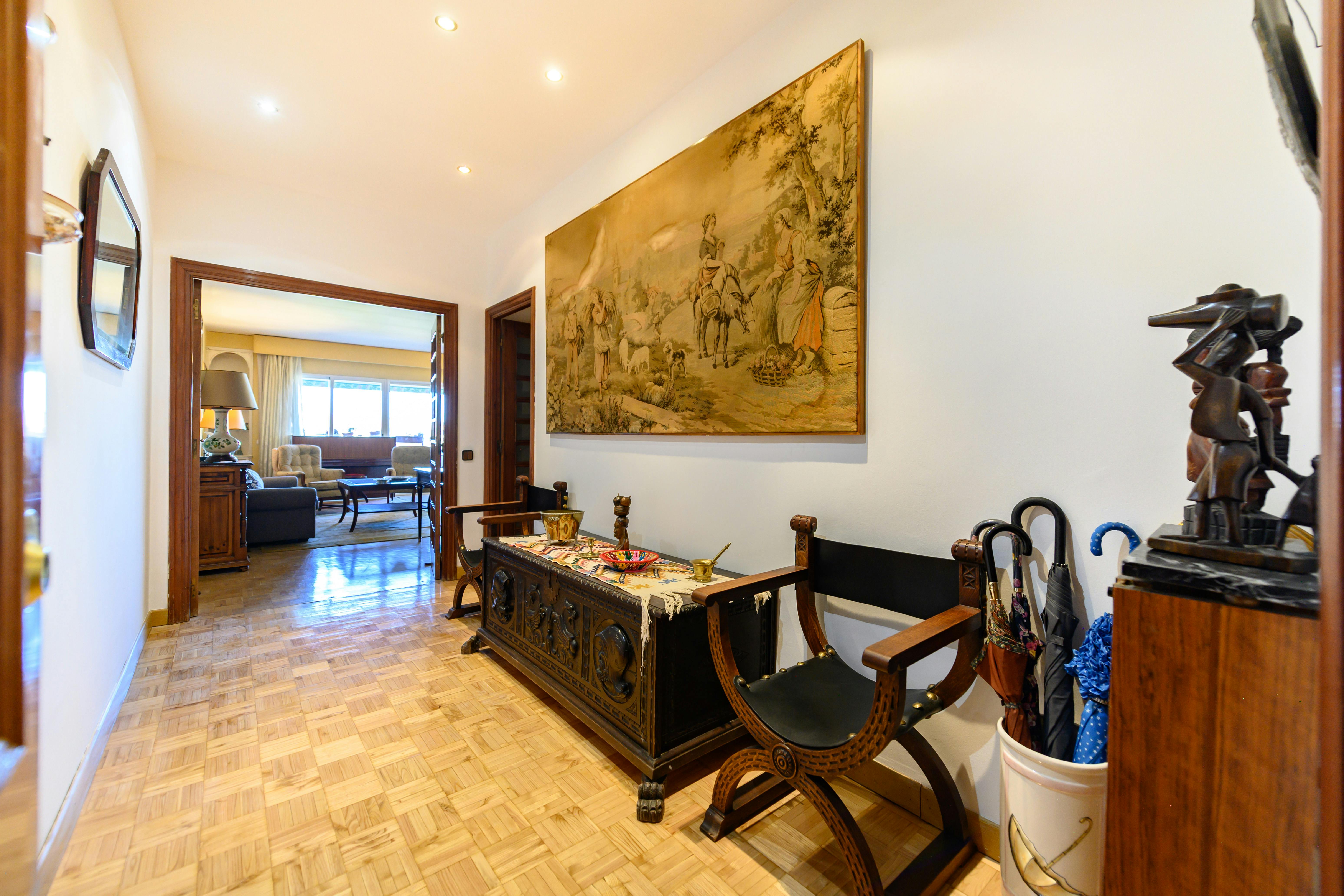 5-Bedroom Apartment in Calle de los Pirineos, Madrid (1732727) ROOM 1
