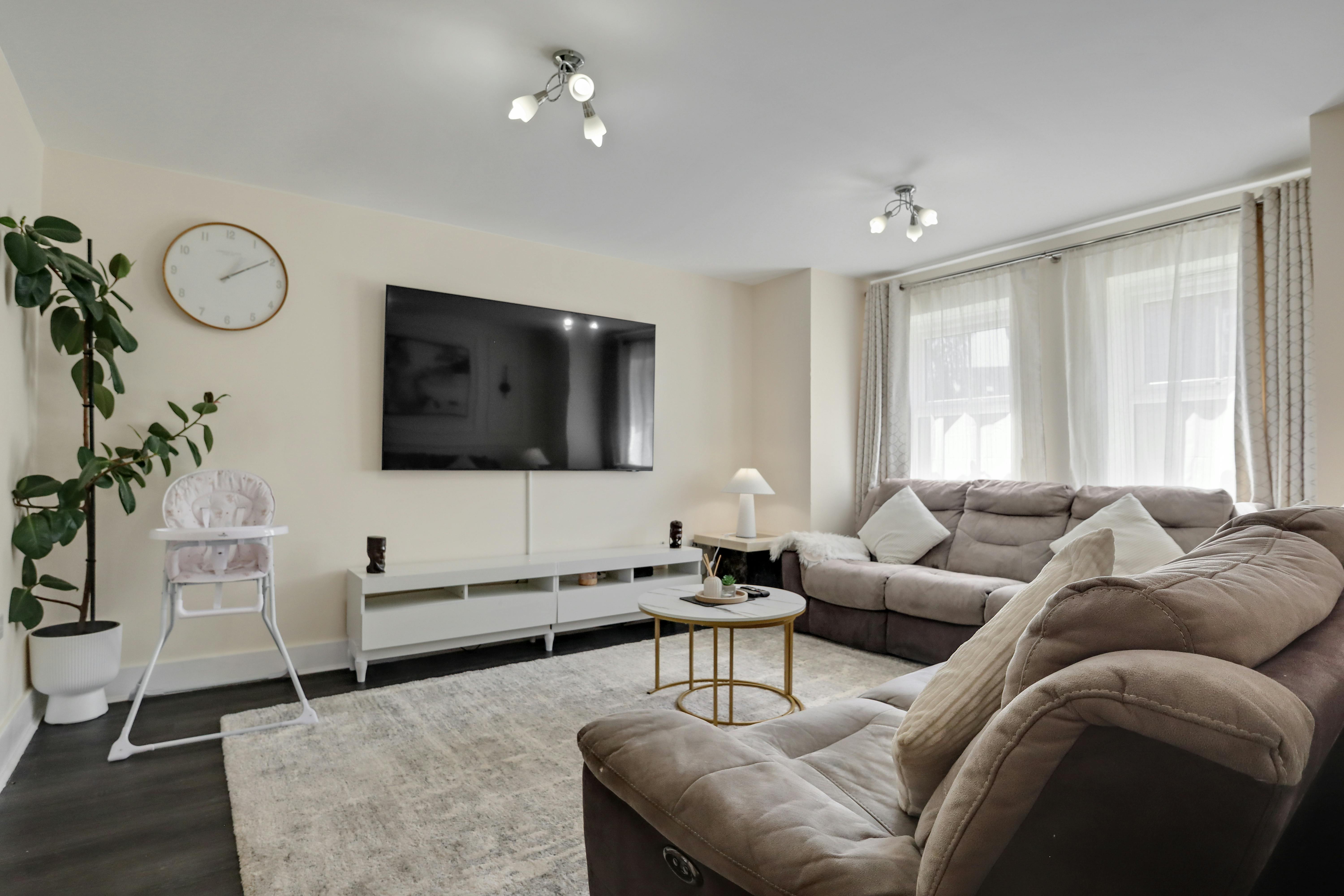 Maison à louer pour 4 800 £GB/mois à Horley, Thomas Waters Way