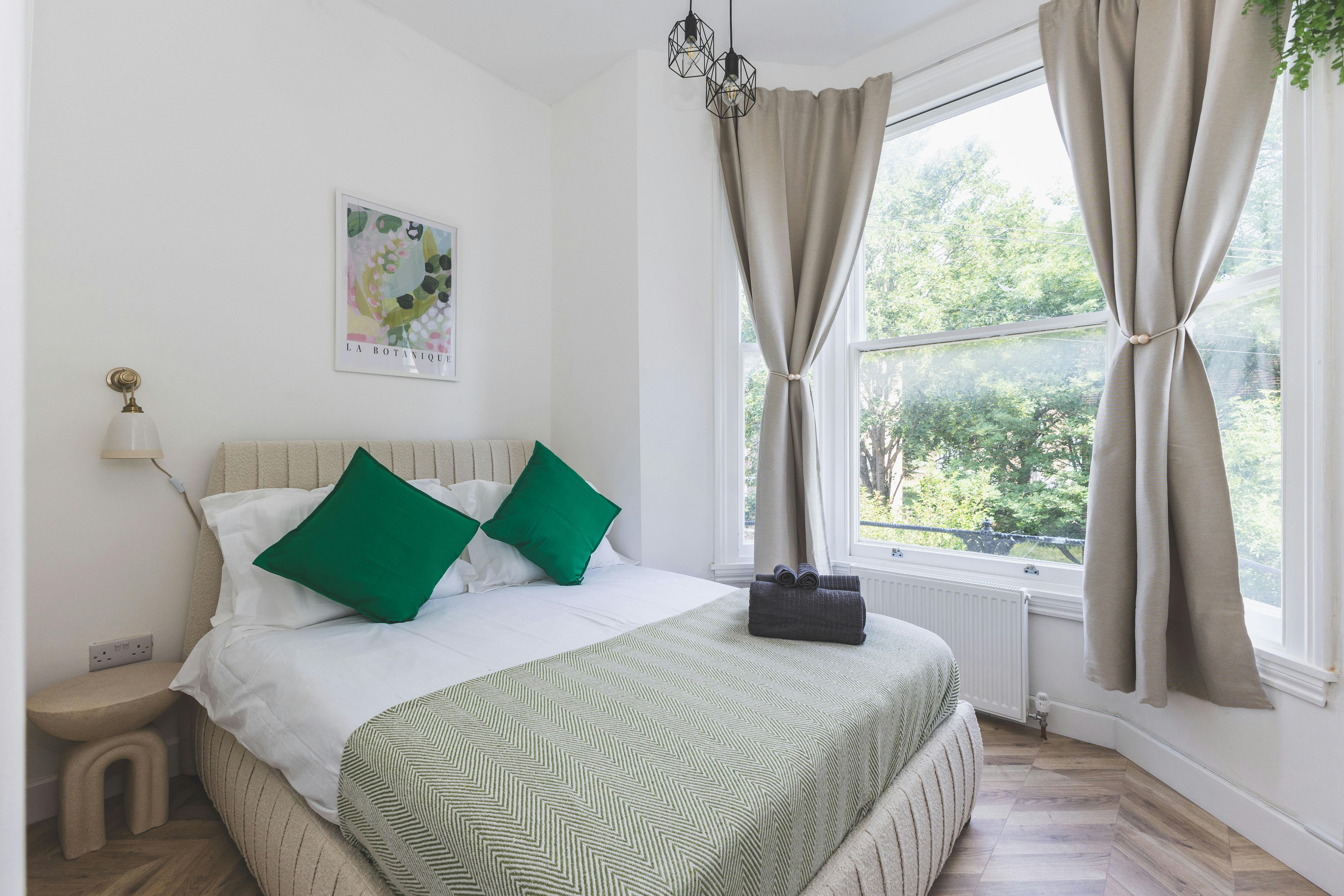 Garsonieră de închiriat pentru 3.300 GBP pe lună în London, Kelvin Road