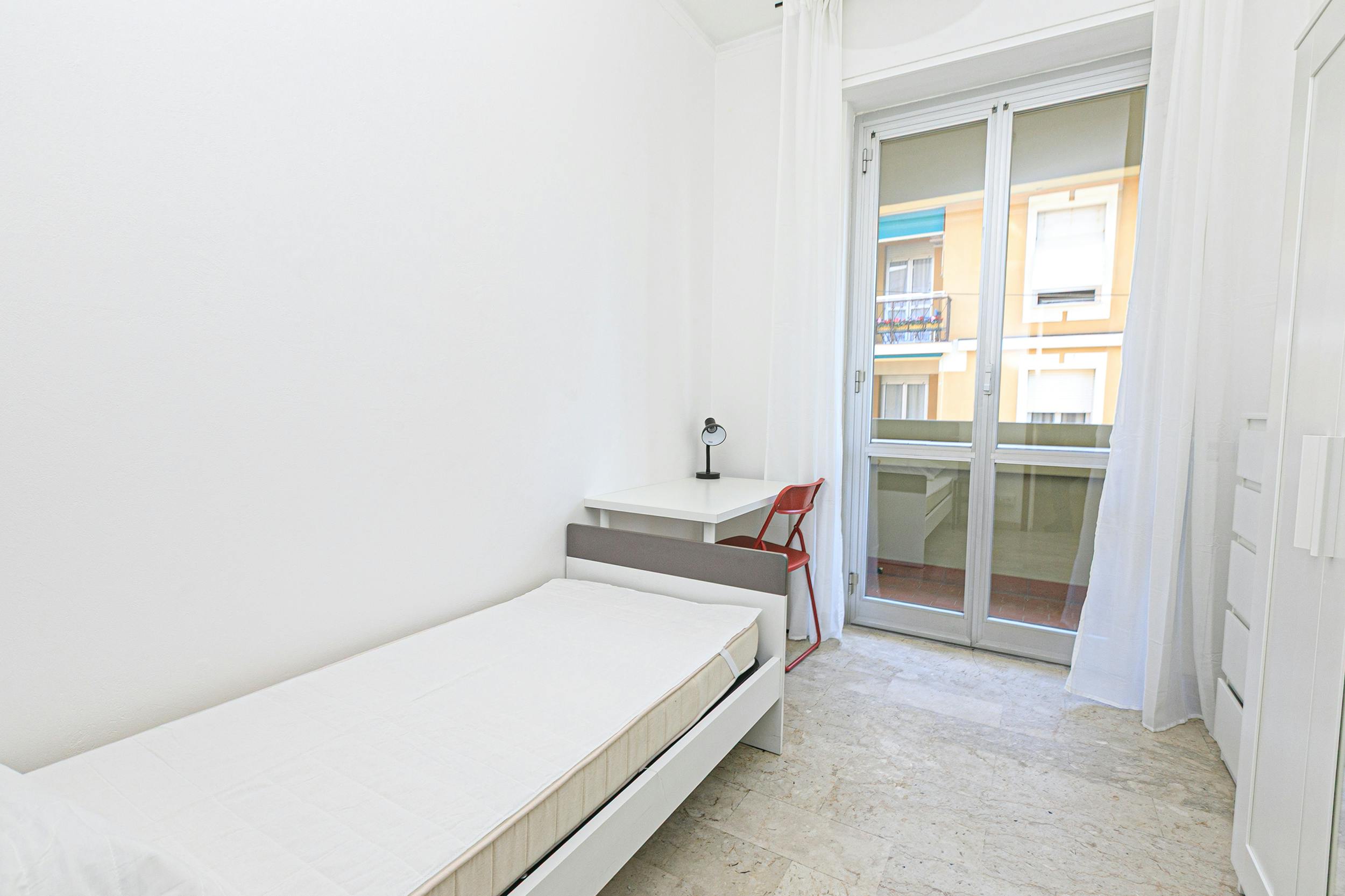 Private room in Via Silvio Lagustena, Genoa (1732865) ROOM 2